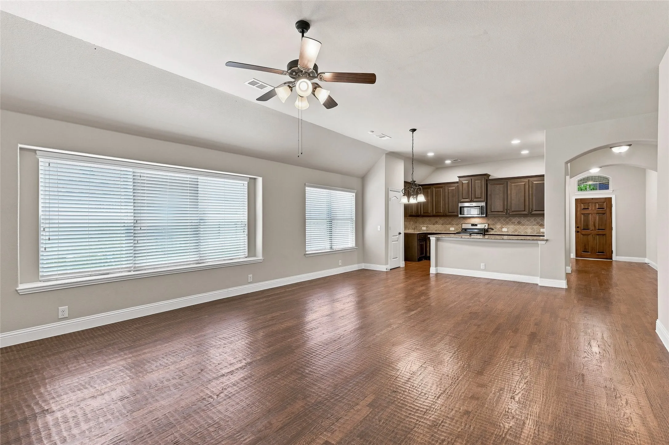Single Family Residence For Sale in Grayson County , 5007 Ambergate Lane, Sherman, Texas 75092, 4 Bedroom, 2 Bathroom, 2 Garage spaces, 1,912 Sqft, built in 2017, mls#21364329, Real Estate Agent in Sherman, Homes For Sale in Grayson county, Homes For Sale in Sherman, Realtor in Sherman Texas, Real Estate Brokerage Independent Realty Texas, Luminita Cordes Realtor