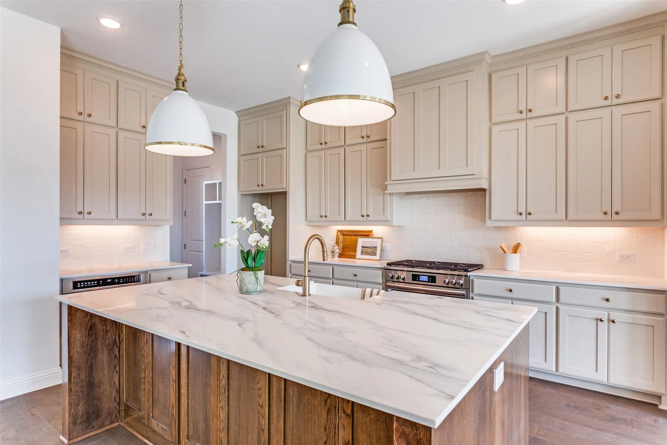 Single Family Residence For Sale in Parker County , 1016 Emery Court, Weatherford, Texas 76087, 4 Bedroom, 3 Bathroom, 3 Garage spaces, 2,843 Sqft, built in 2025, mls#21365102, Real Estate Agent in Weatherford, Homes For Sale in Parker county, Homes For Sale in Weatherford, Realtor in Weatherford Texas, Real Estate Brokerage Independent Realty Texas, Luminita Cordes Realtor