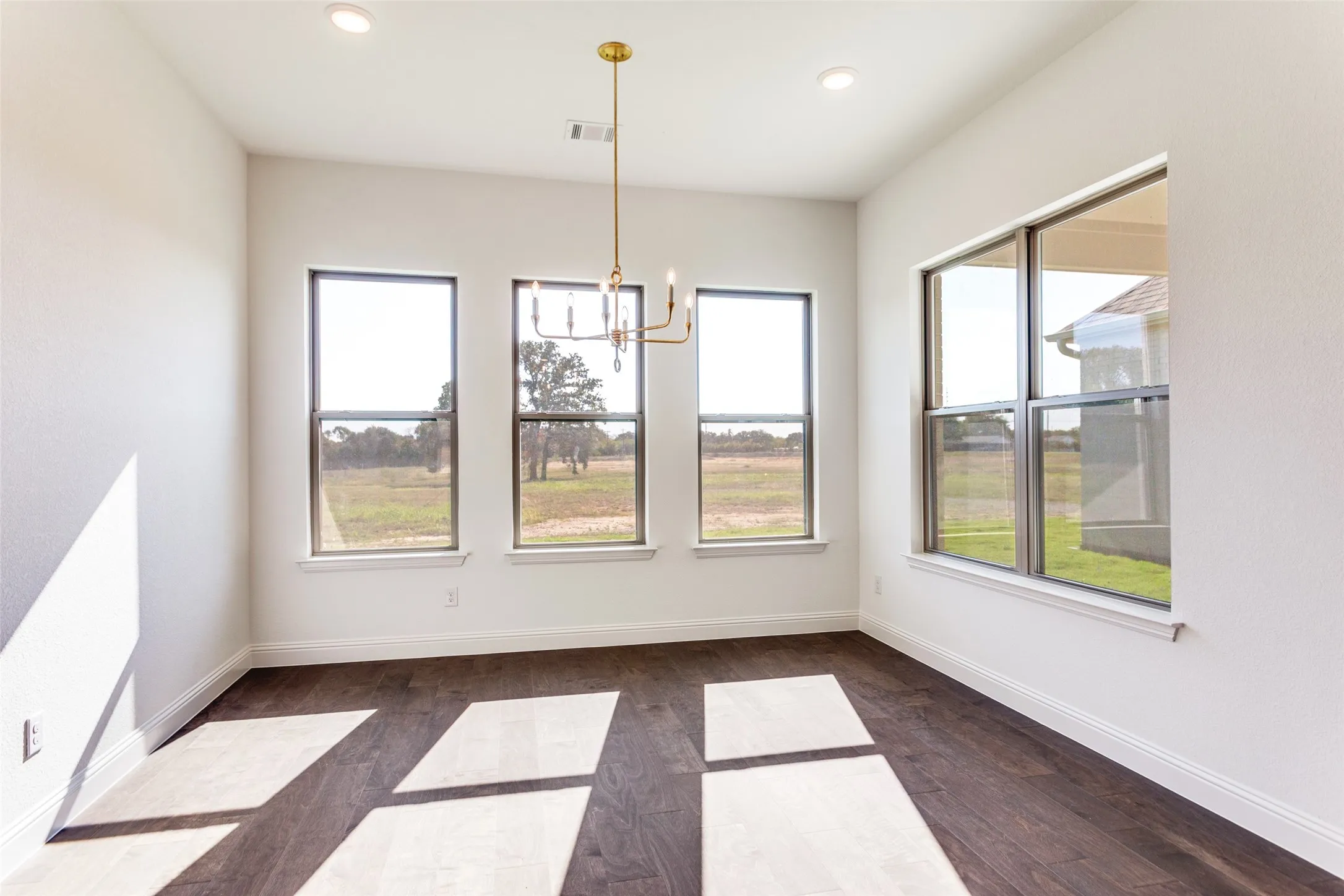Single Family Residence For Sale in Parker County , 1016 Emery Court, Weatherford, Texas 76087, 4 Bedroom, 3 Bathroom, 3 Garage spaces, 2,843 Sqft, built in 2025, mls#21365102, Real Estate Agent in Weatherford, Homes For Sale in Parker county, Homes For Sale in Weatherford, Realtor in Weatherford Texas, Real Estate Brokerage Independent Realty Texas, Luminita Cordes Realtor