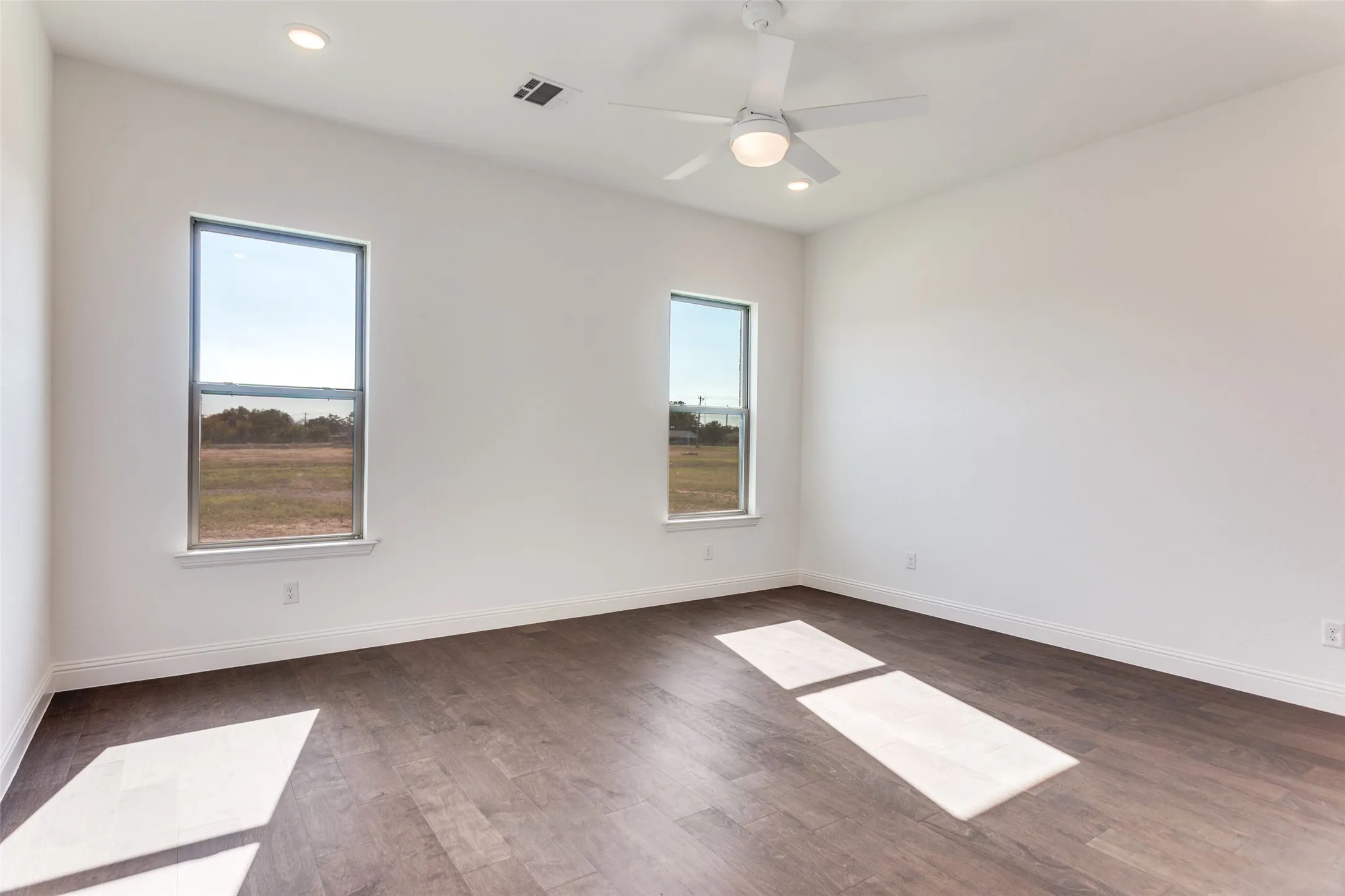 Single Family Residence For Sale in Parker County , 1016 Emery Court, Weatherford, Texas 76087, 4 Bedroom, 3 Bathroom, 3 Garage spaces, 2,843 Sqft, built in 2025, mls#21365102, Real Estate Agent in Weatherford, Homes For Sale in Parker county, Homes For Sale in Weatherford, Realtor in Weatherford Texas, Real Estate Brokerage Independent Realty Texas, Luminita Cordes Realtor