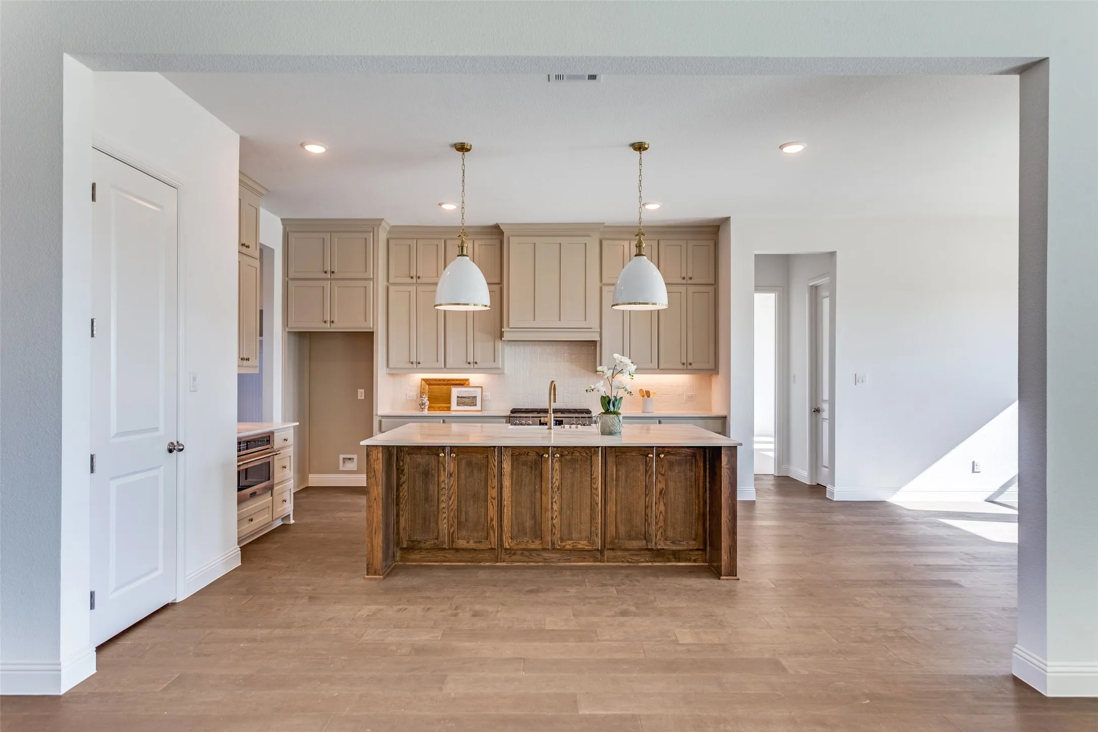 Single Family Residence For Sale in Parker County , 1016 Emery Court, Weatherford, Texas 76087, 4 Bedroom, 3 Bathroom, 3 Garage spaces, 2,843 Sqft, built in 2025, mls#21365102, Real Estate Agent in Weatherford, Homes For Sale in Parker county, Homes For Sale in Weatherford, Realtor in Weatherford Texas, Real Estate Brokerage Independent Realty Texas, Luminita Cordes Realtor