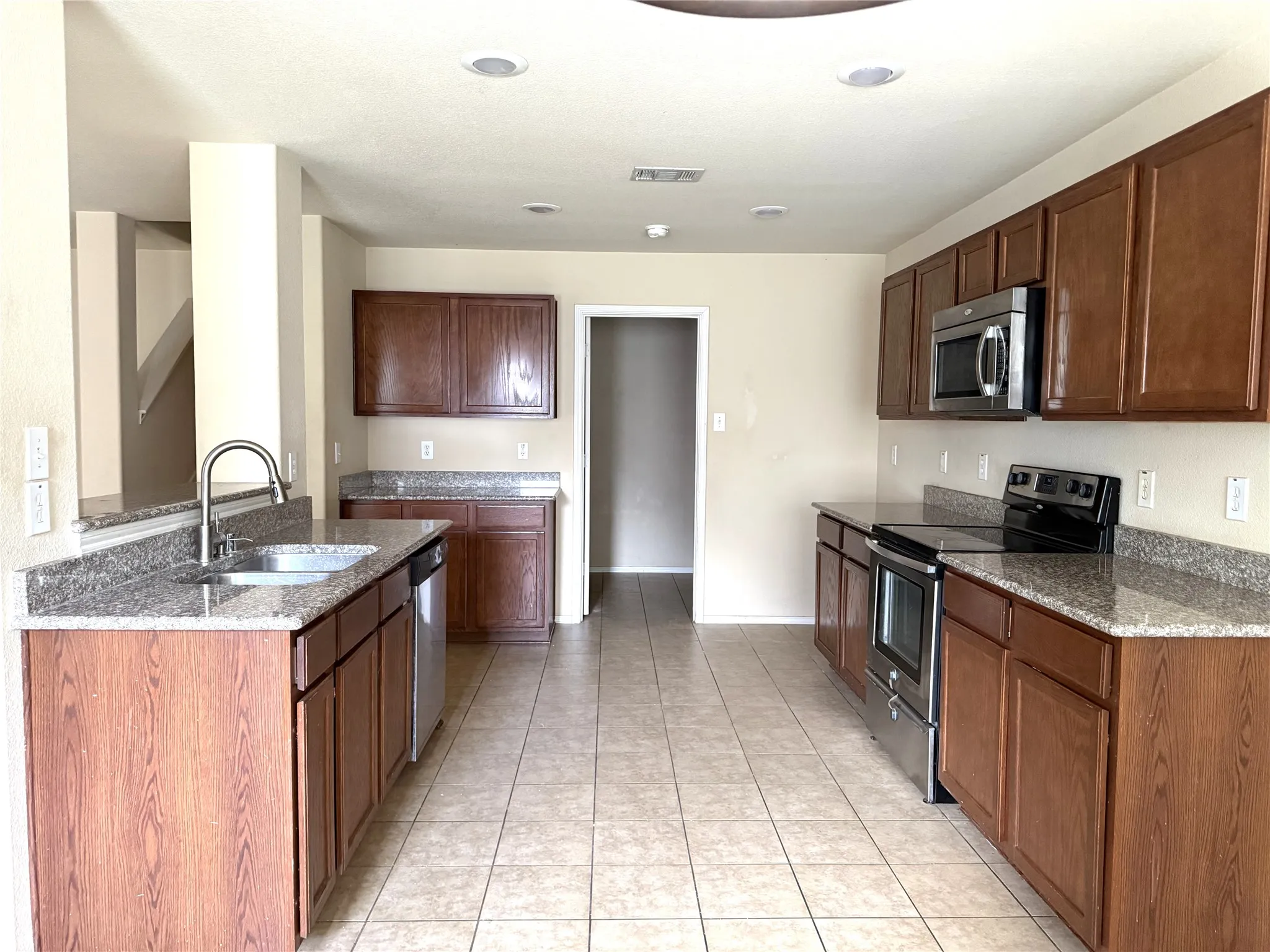Single Family Residence For Rent in Collin County , 10687 Midway Drive, Frisco, Texas 75035, 4 Bedroom, 3 Bathroom, 2 Garage spaces, 2,906 Sqft, built in 2009, mls#21365132, Real Estate Agent in Frisco, Homes For Rent in Collin county, Homes For Rent in Frisco, Realtor in Frisco Texas, Real Estate Brokerage Independent Realty Texas, Luminita Cordes Realtor