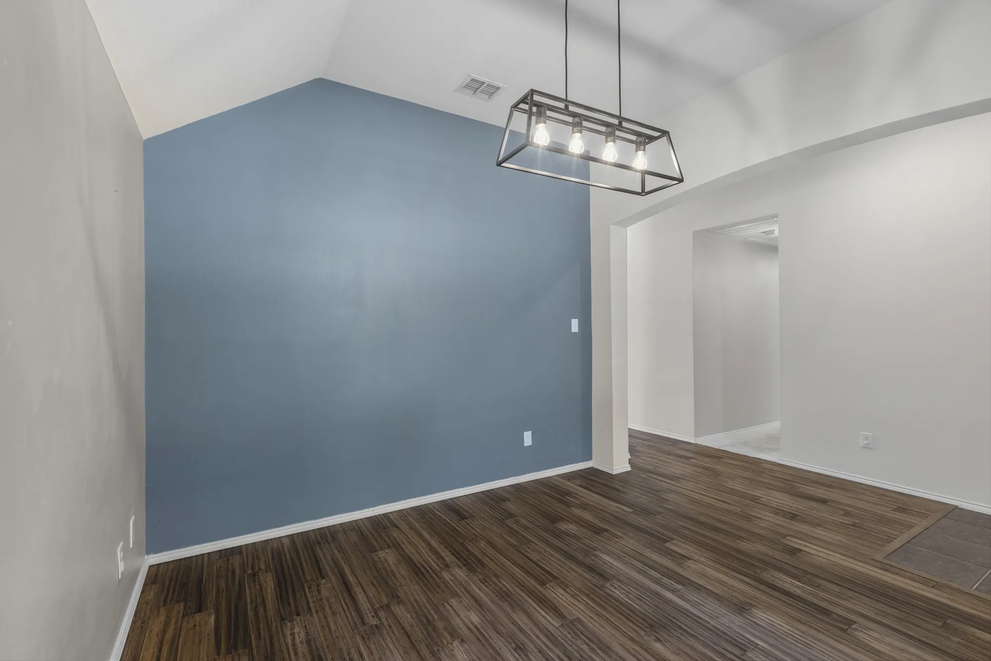 Single Family Residence For Sale in Collin County , 1408 Heather Brook Drive, Allen, Texas 75002, 3 Bedroom, 2 Bathroom, 2 Garage spaces, 1,817 Sqft, built in 2002, mls#21362764, Real Estate Agent in Allen, Homes For Sale in Collin county, Homes For Sale in Allen, Realtor in Allen Texas, Real Estate Brokerage Independent Realty Texas, Luminita Cordes Realtor