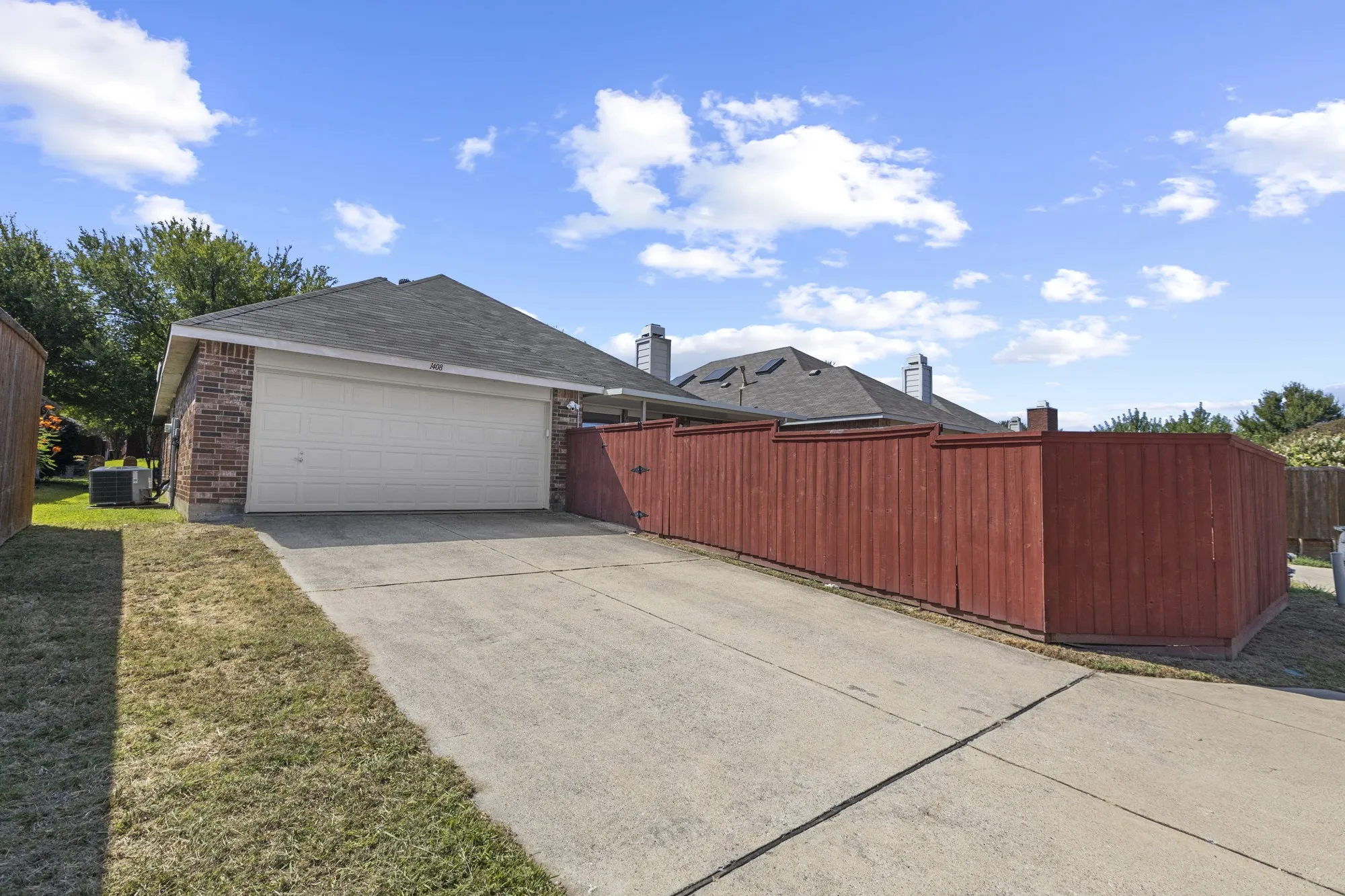 Single Family Residence For Sale in Collin County , 1408 Heather Brook Drive, Allen, Texas 75002, 3 Bedroom, 2 Bathroom, 2 Garage spaces, 1,817 Sqft, built in 2002, mls#21362764, Real Estate Agent in Allen, Homes For Sale in Collin county, Homes For Sale in Allen, Realtor in Allen Texas, Real Estate Brokerage Independent Realty Texas, Luminita Cordes Realtor