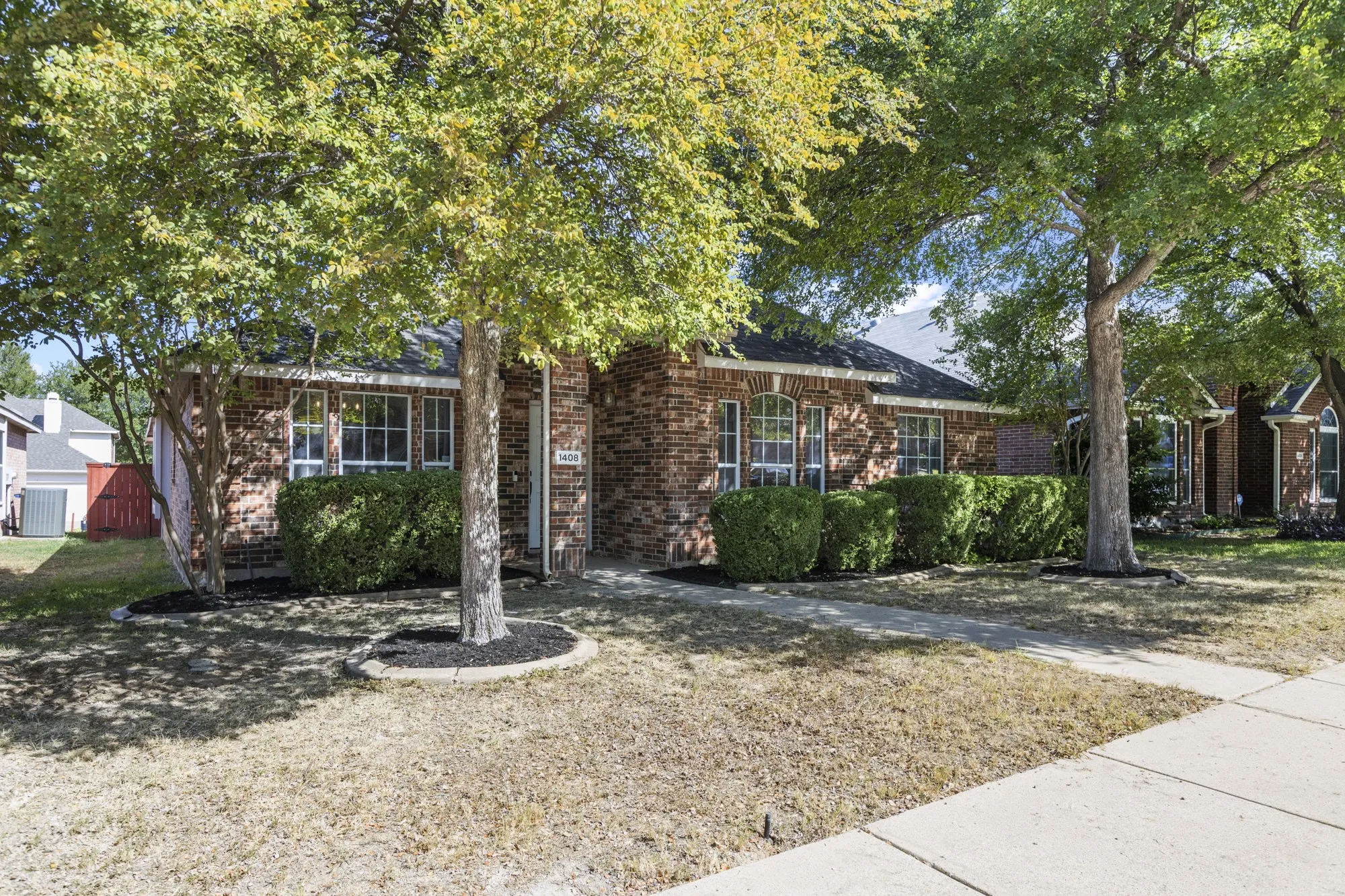 Single Family Residence For Sale in Collin County , 1408 Heather Brook Drive, Allen, Texas 75002, 3 Bedroom, 2 Bathroom, 2 Garage spaces, 1,817 Sqft, built in 2002, mls#21362764, Real Estate Agent in Allen, Homes For Sale in Collin county, Homes For Sale in Allen, Realtor in Allen Texas, Real Estate Brokerage Independent Realty Texas, Luminita Cordes Realtor