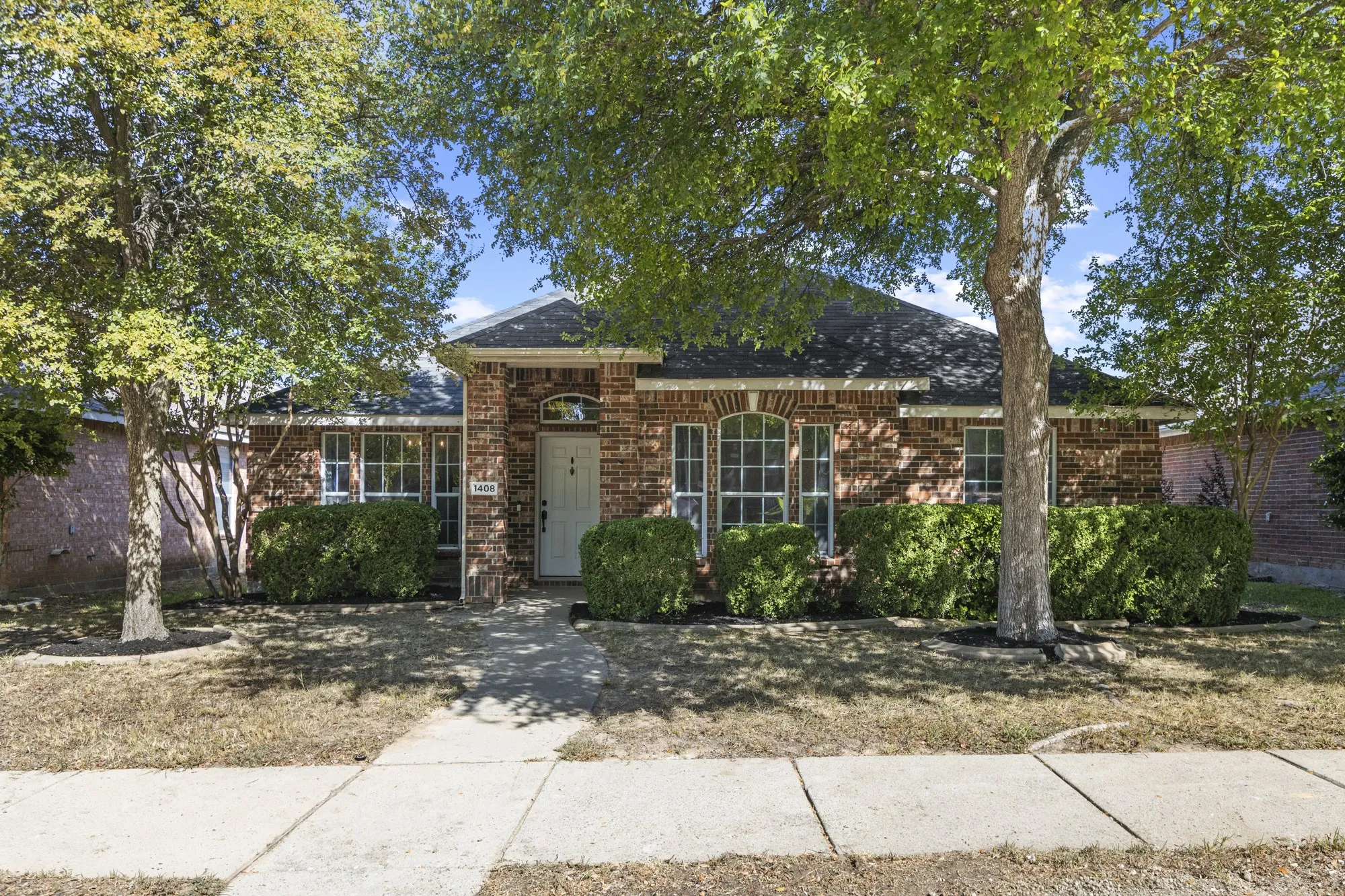 Single Family Residence For Sale in Collin County , 1408 Heather Brook Drive, Allen, Texas 75002, 3 Bedroom, 2 Bathroom, 2 Garage spaces, 1,817 Sqft, built in 2002, mls#21362764, Real Estate Agent in Allen, Homes For Sale in Collin county, Homes For Sale in Allen, Realtor in Allen Texas, Real Estate Brokerage Independent Realty Texas, Luminita Cordes Realtor