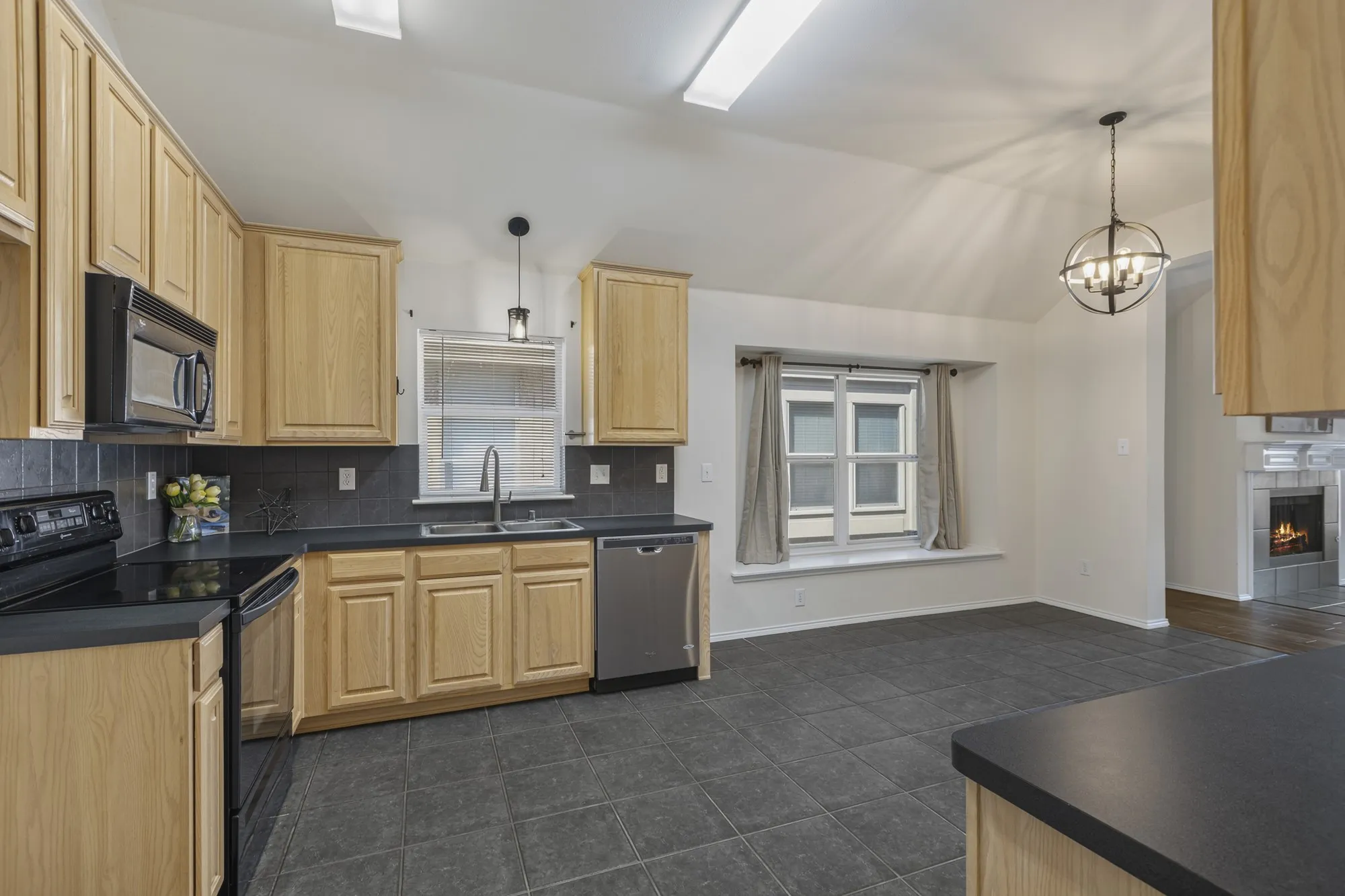 Single Family Residence For Sale in Collin County , 1408 Heather Brook Drive, Allen, Texas 75002, 3 Bedroom, 2 Bathroom, 2 Garage spaces, 1,817 Sqft, built in 2002, mls#21362764, Real Estate Agent in Allen, Homes For Sale in Collin county, Homes For Sale in Allen, Realtor in Allen Texas, Real Estate Brokerage Independent Realty Texas, Luminita Cordes Realtor