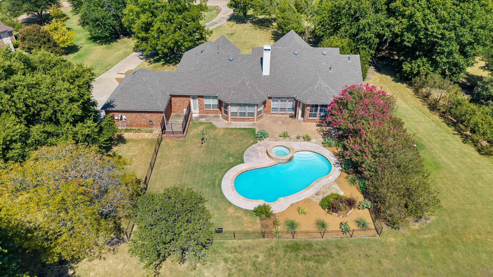 Single Family Residence For Sale in Collin County , 465 Bee Caves Road, Lucas, Texas 75002, 4 Bedroom, 3 Bathroom, 3 Garage spaces, 3,453 Sqft, built in 2001, mls#21365137, Real Estate Agent in Lucas, Homes For Sale in Collin county, Homes For Sale in Lucas, Realtor in Lucas Texas, Real Estate Brokerage Independent Realty Texas, Luminita Cordes Realtor