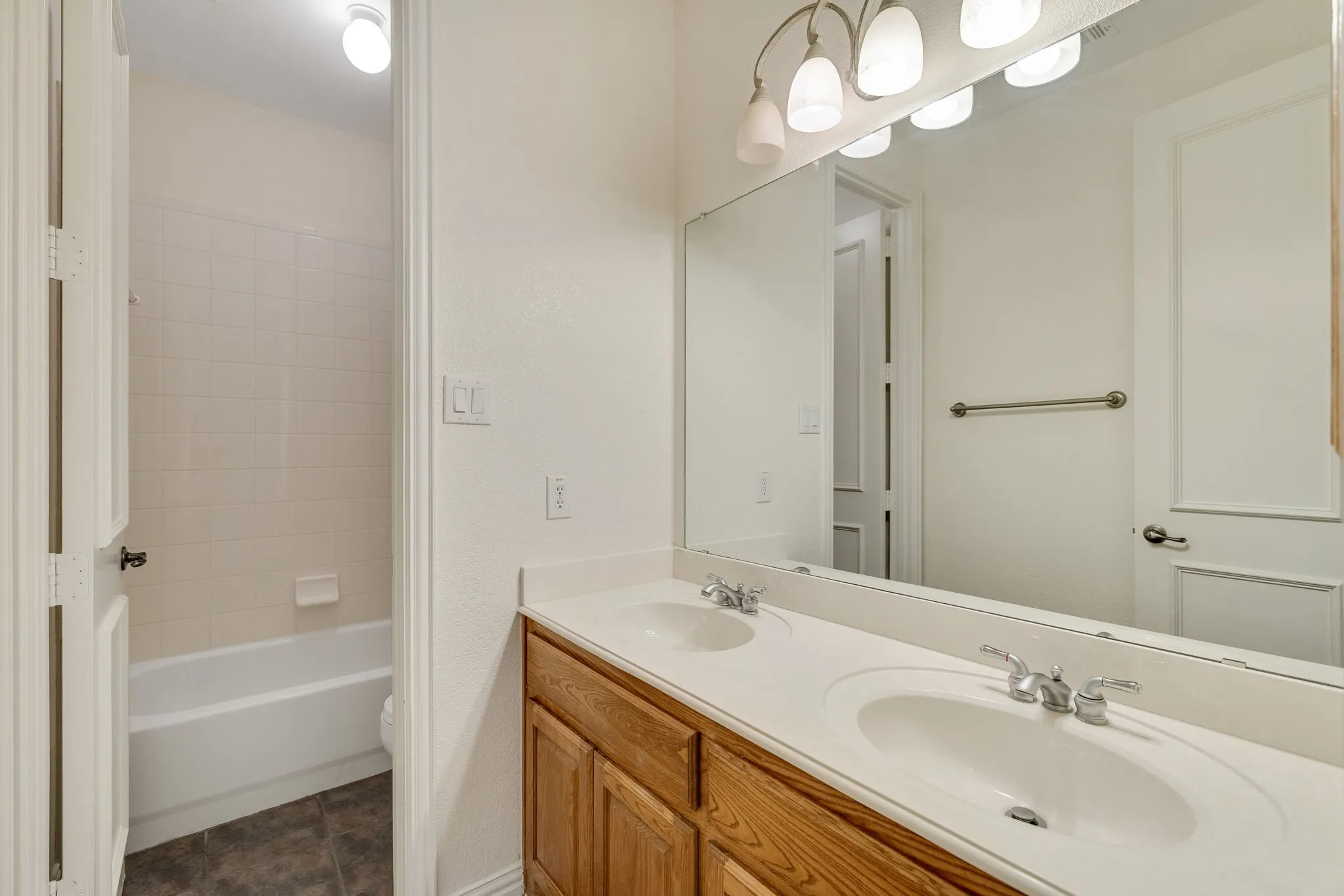 Single Family Residence For Sale in Collin County , 465 Bee Caves Road, Lucas, Texas 75002, 4 Bedroom, 3 Bathroom, 3 Garage spaces, 3,453 Sqft, built in 2001, mls#21365137, Real Estate Agent in Lucas, Homes For Sale in Collin county, Homes For Sale in Lucas, Realtor in Lucas Texas, Real Estate Brokerage Independent Realty Texas, Luminita Cordes Realtor