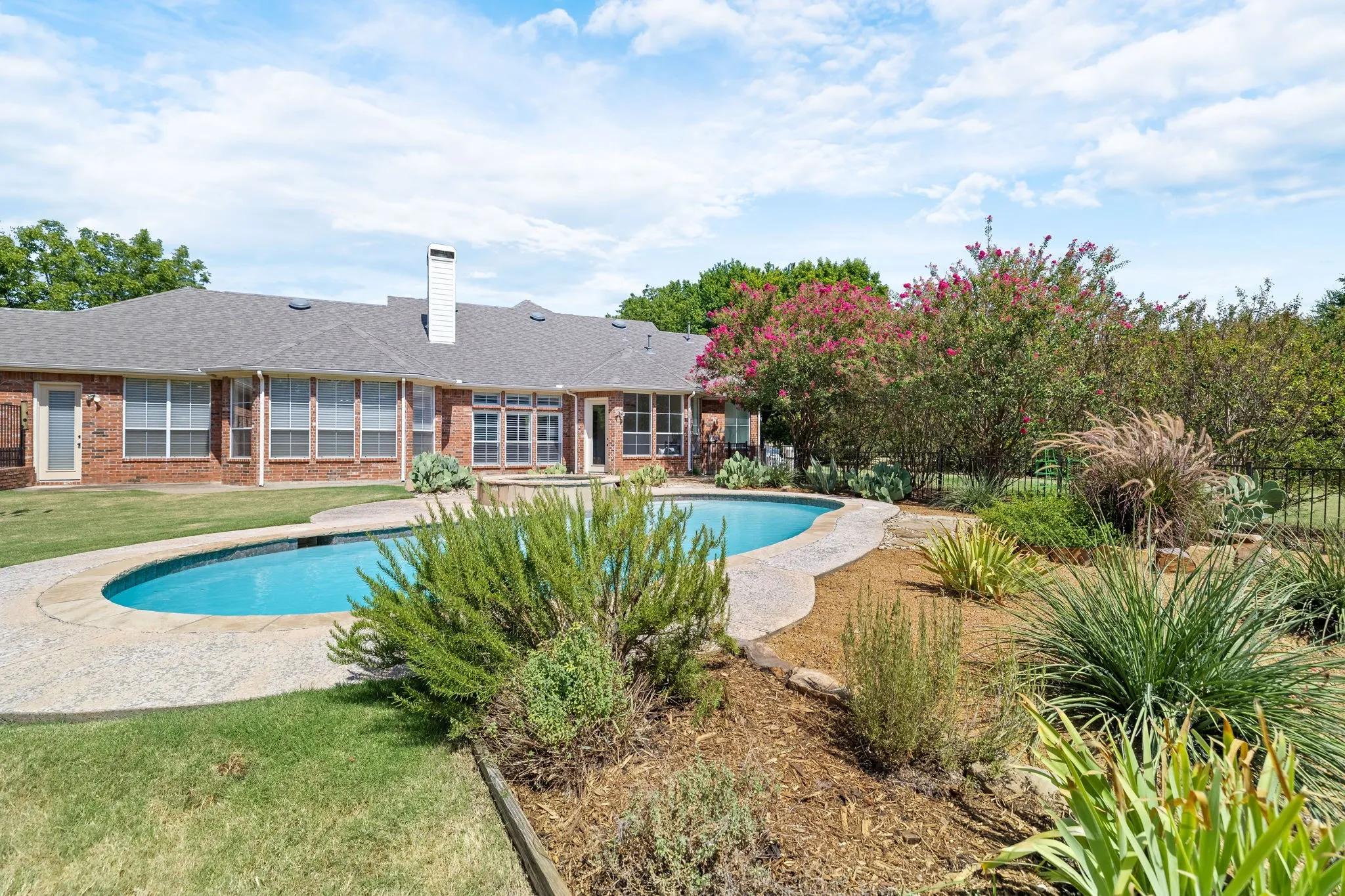 Single Family Residence For Sale in Collin County , 465 Bee Caves Road, Lucas, Texas 75002, 4 Bedroom, 3 Bathroom, 3 Garage spaces, 3,453 Sqft, built in 2001, mls#21365137, Real Estate Agent in Lucas, Homes For Sale in Collin county, Homes For Sale in Lucas, Realtor in Lucas Texas, Real Estate Brokerage Independent Realty Texas, Luminita Cordes Realtor