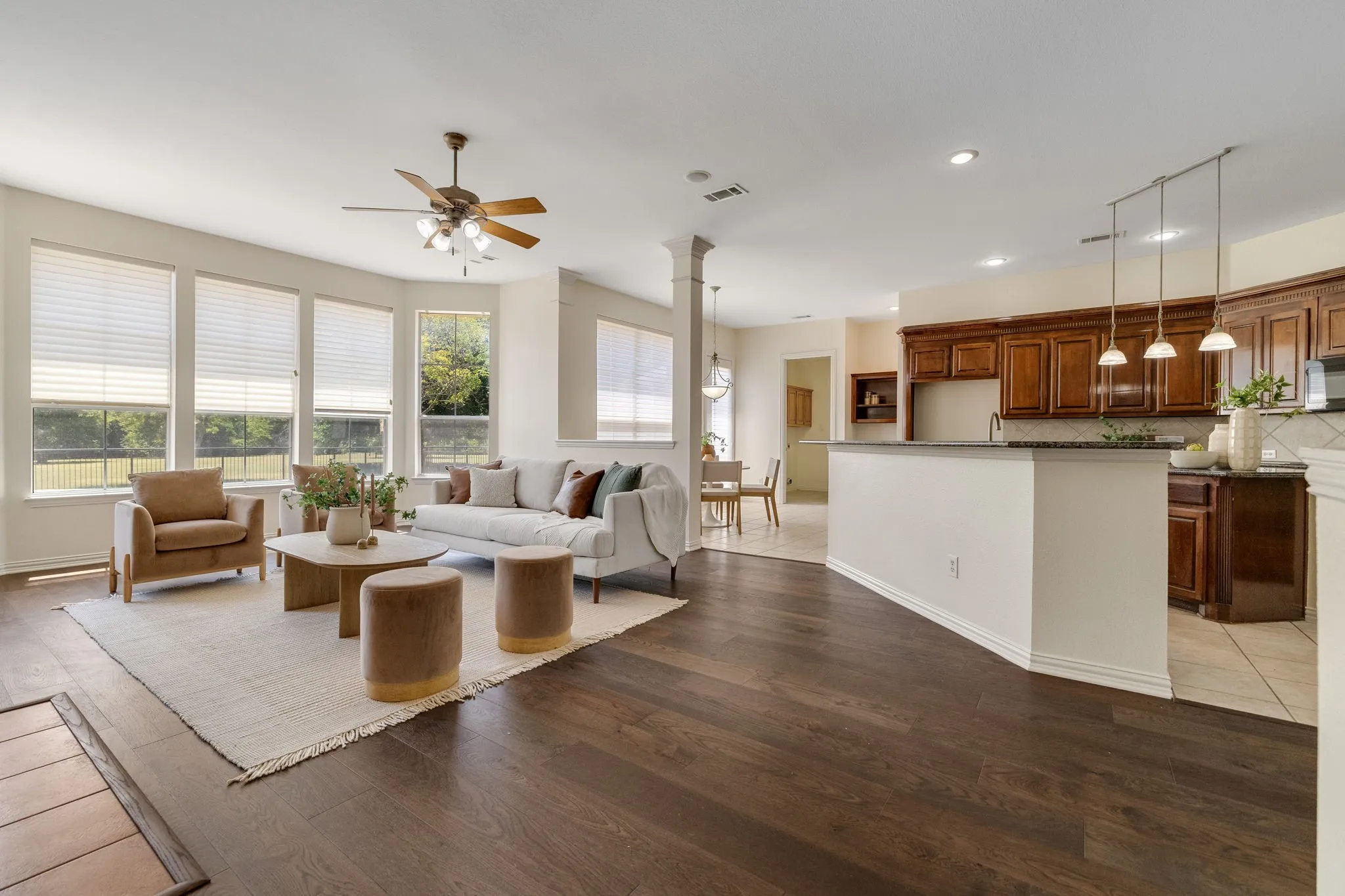 Single Family Residence For Sale in Collin County , 465 Bee Caves Road, Lucas, Texas 75002, 4 Bedroom, 3 Bathroom, 3 Garage spaces, 3,453 Sqft, built in 2001, mls#21365137, Real Estate Agent in Lucas, Homes For Sale in Collin county, Homes For Sale in Lucas, Realtor in Lucas Texas, Real Estate Brokerage Independent Realty Texas, Luminita Cordes Realtor