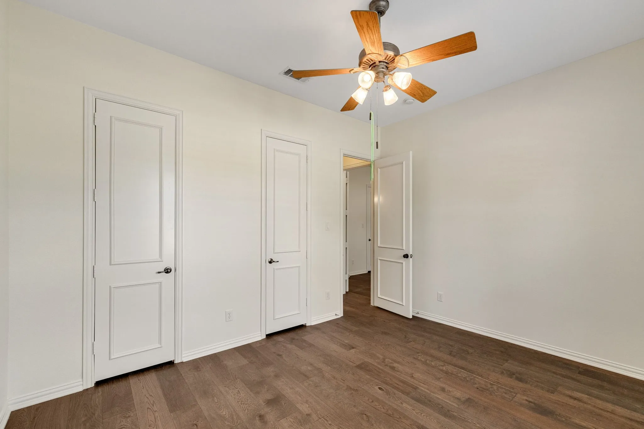 Single Family Residence For Sale in Collin County , 465 Bee Caves Road, Lucas, Texas 75002, 4 Bedroom, 3 Bathroom, 3 Garage spaces, 3,453 Sqft, built in 2001, mls#21365137, Real Estate Agent in Lucas, Homes For Sale in Collin county, Homes For Sale in Lucas, Realtor in Lucas Texas, Real Estate Brokerage Independent Realty Texas, Luminita Cordes Realtor