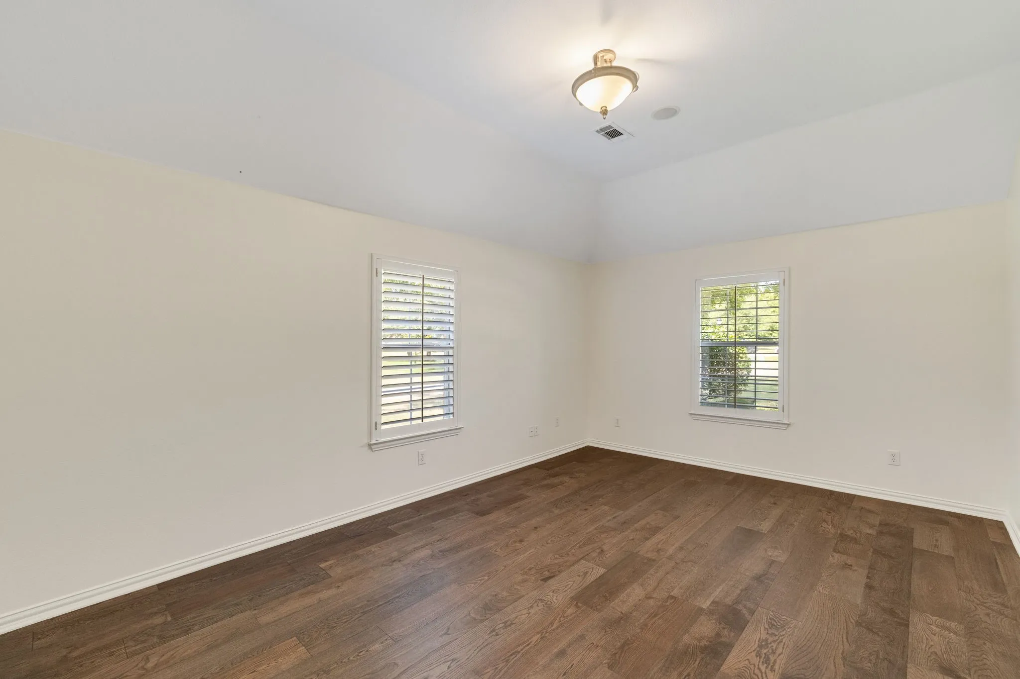 Single Family Residence For Sale in Collin County , 465 Bee Caves Road, Lucas, Texas 75002, 4 Bedroom, 3 Bathroom, 3 Garage spaces, 3,453 Sqft, built in 2001, mls#21365137, Real Estate Agent in Lucas, Homes For Sale in Collin county, Homes For Sale in Lucas, Realtor in Lucas Texas, Real Estate Brokerage Independent Realty Texas, Luminita Cordes Realtor