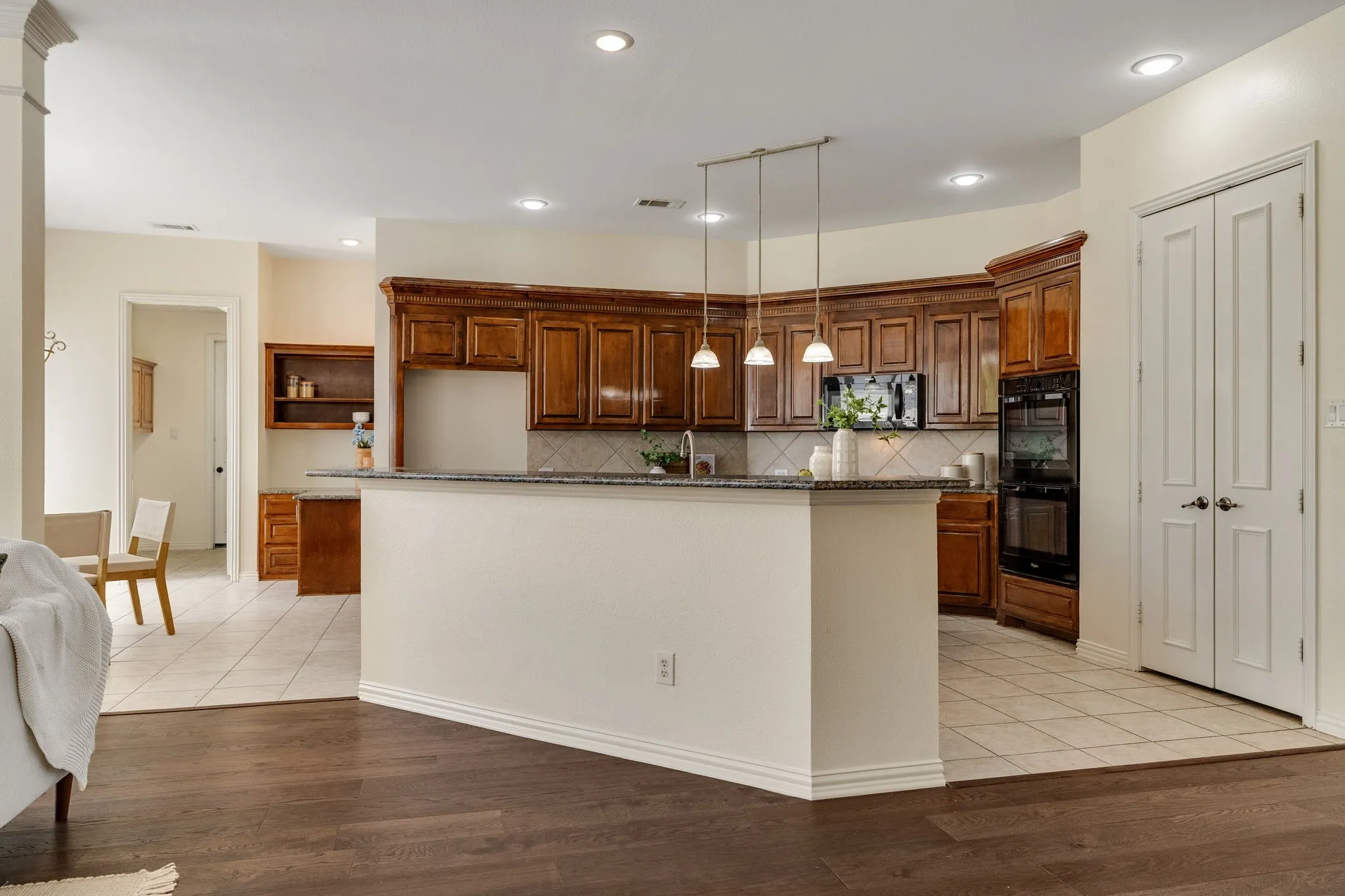 Single Family Residence For Sale in Collin County , 465 Bee Caves Road, Lucas, Texas 75002, 4 Bedroom, 3 Bathroom, 3 Garage spaces, 3,453 Sqft, built in 2001, mls#21365137, Real Estate Agent in Lucas, Homes For Sale in Collin county, Homes For Sale in Lucas, Realtor in Lucas Texas, Real Estate Brokerage Independent Realty Texas, Luminita Cordes Realtor