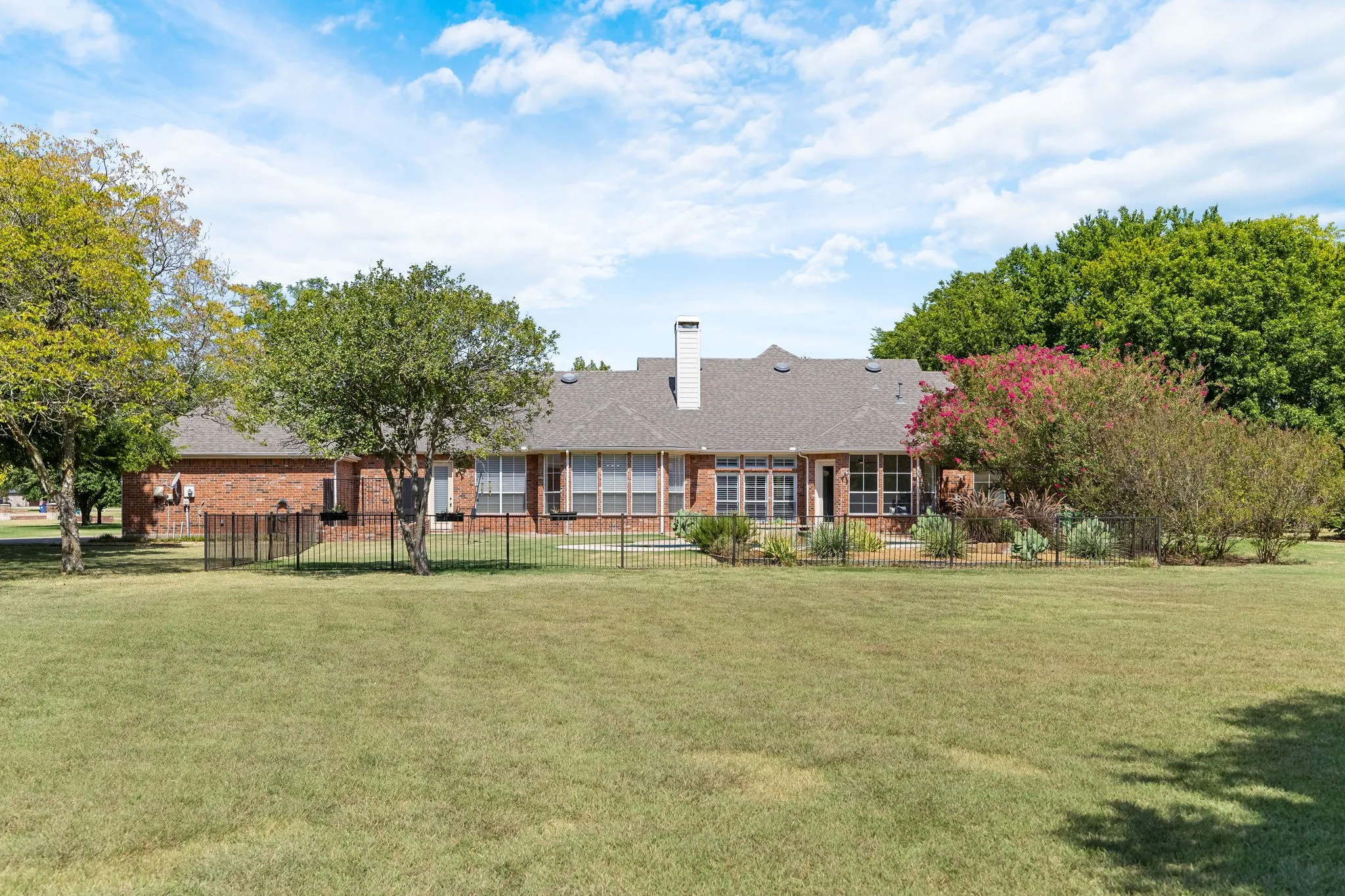 Single Family Residence For Sale in Collin County , 465 Bee Caves Road, Lucas, Texas 75002, 4 Bedroom, 3 Bathroom, 3 Garage spaces, 3,453 Sqft, built in 2001, mls#21365137, Real Estate Agent in Lucas, Homes For Sale in Collin county, Homes For Sale in Lucas, Realtor in Lucas Texas, Real Estate Brokerage Independent Realty Texas, Luminita Cordes Realtor