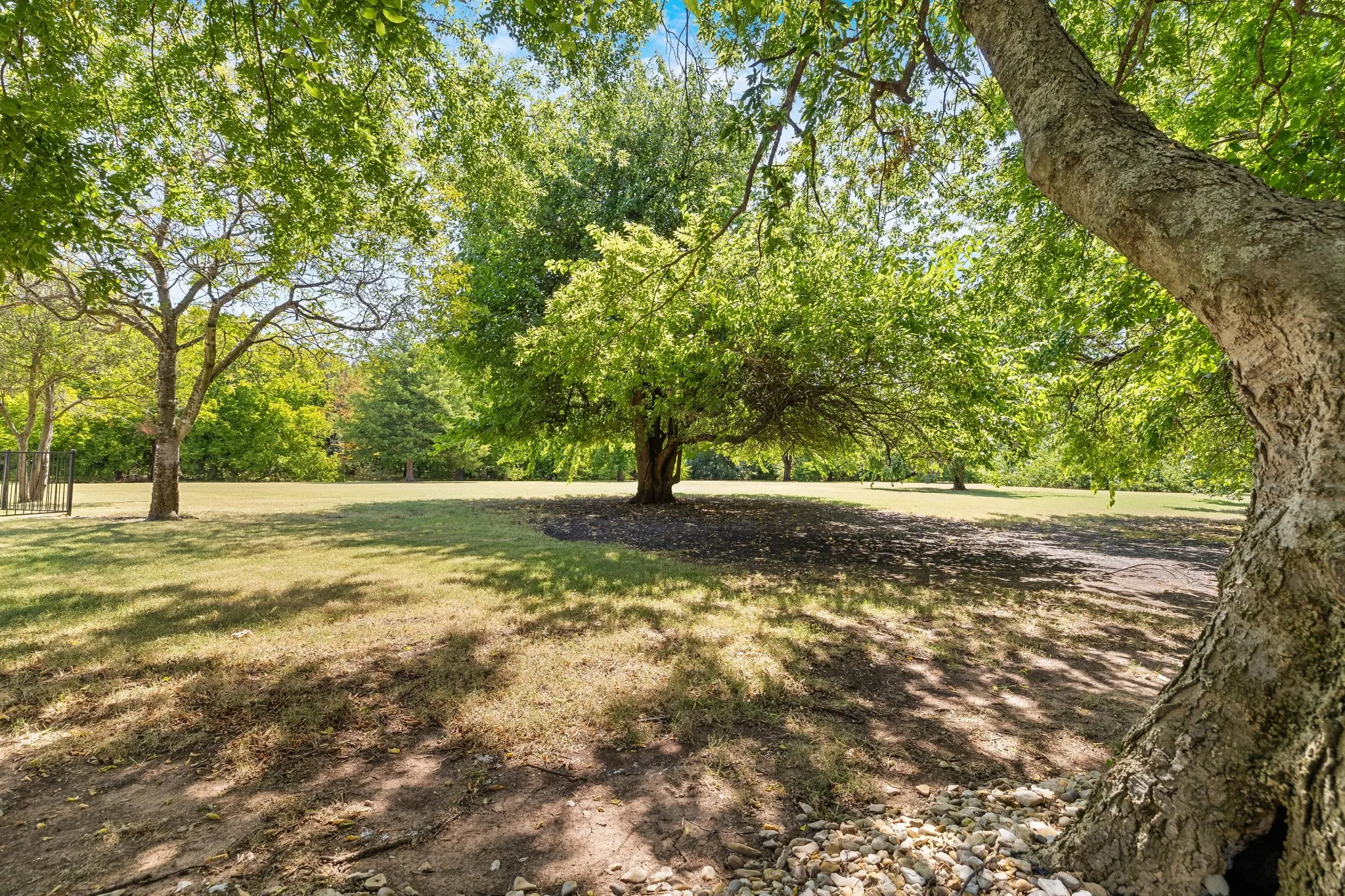 Single Family Residence For Sale in Collin County , 465 Bee Caves Road, Lucas, Texas 75002, 4 Bedroom, 3 Bathroom, 3 Garage spaces, 3,453 Sqft, built in 2001, mls#21365137, Real Estate Agent in Lucas, Homes For Sale in Collin county, Homes For Sale in Lucas, Realtor in Lucas Texas, Real Estate Brokerage Independent Realty Texas, Luminita Cordes Realtor