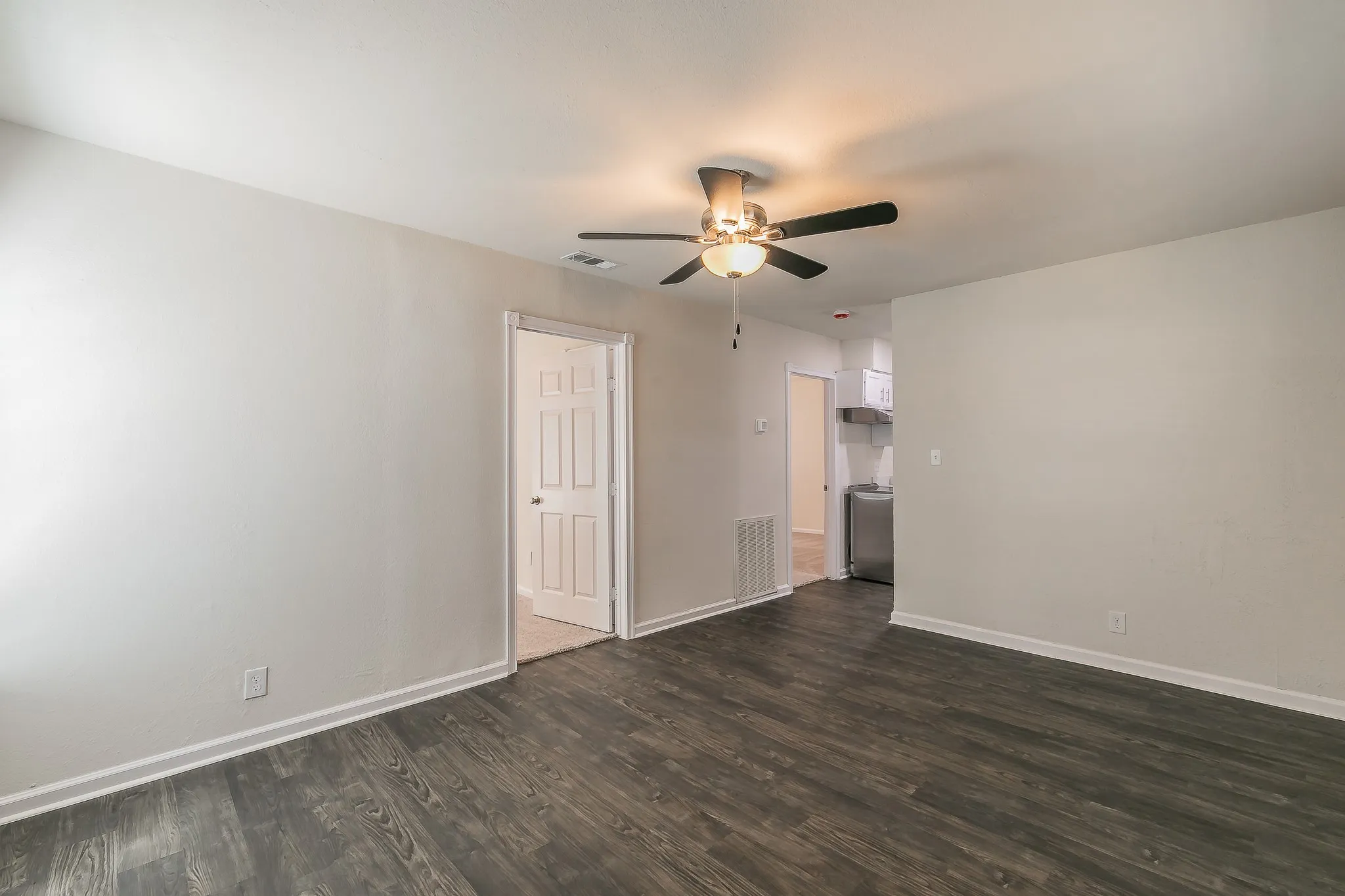 Single Family Residence For Sale in Tarrant County , 5729 Wellesley Avenue, Fort Worth, Texas 76107, 3 Bedroom, 1 Bathroom, Garage spaces, 912 Sqft, built in 1953, mls#21365169, Real Estate Agent in Fort Worth, Homes For Sale in Tarrant county, Homes For Sale in Fort Worth, Realtor in Fort Worth Texas, Real Estate Brokerage Independent Realty Texas, Luminita Cordes Realtor