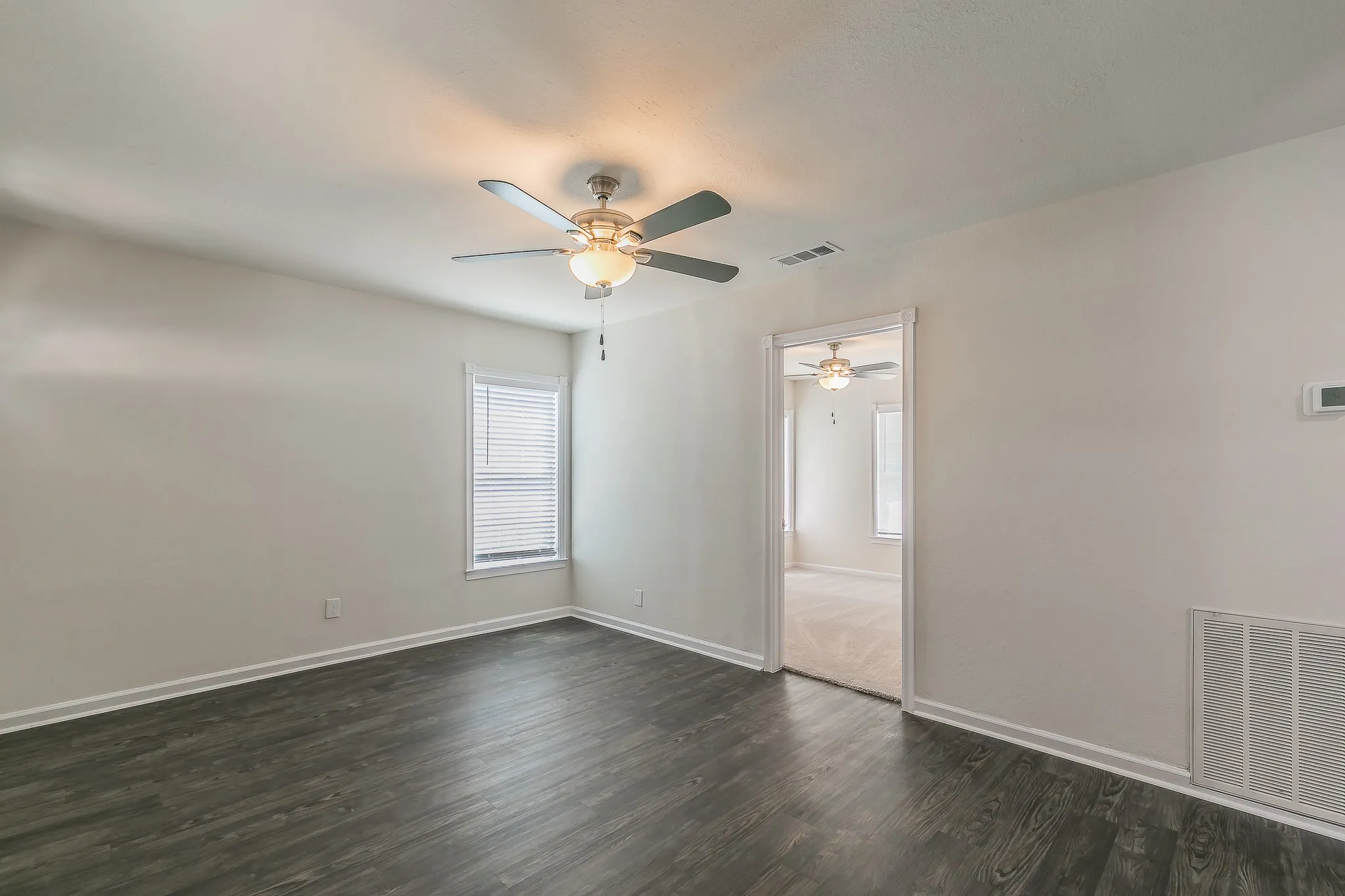 Single Family Residence For Sale in Tarrant County , 5729 Wellesley Avenue, Fort Worth, Texas 76107, 3 Bedroom, 1 Bathroom, Garage spaces, 912 Sqft, built in 1953, mls#21365169, Real Estate Agent in Fort Worth, Homes For Sale in Tarrant county, Homes For Sale in Fort Worth, Realtor in Fort Worth Texas, Real Estate Brokerage Independent Realty Texas, Luminita Cordes Realtor