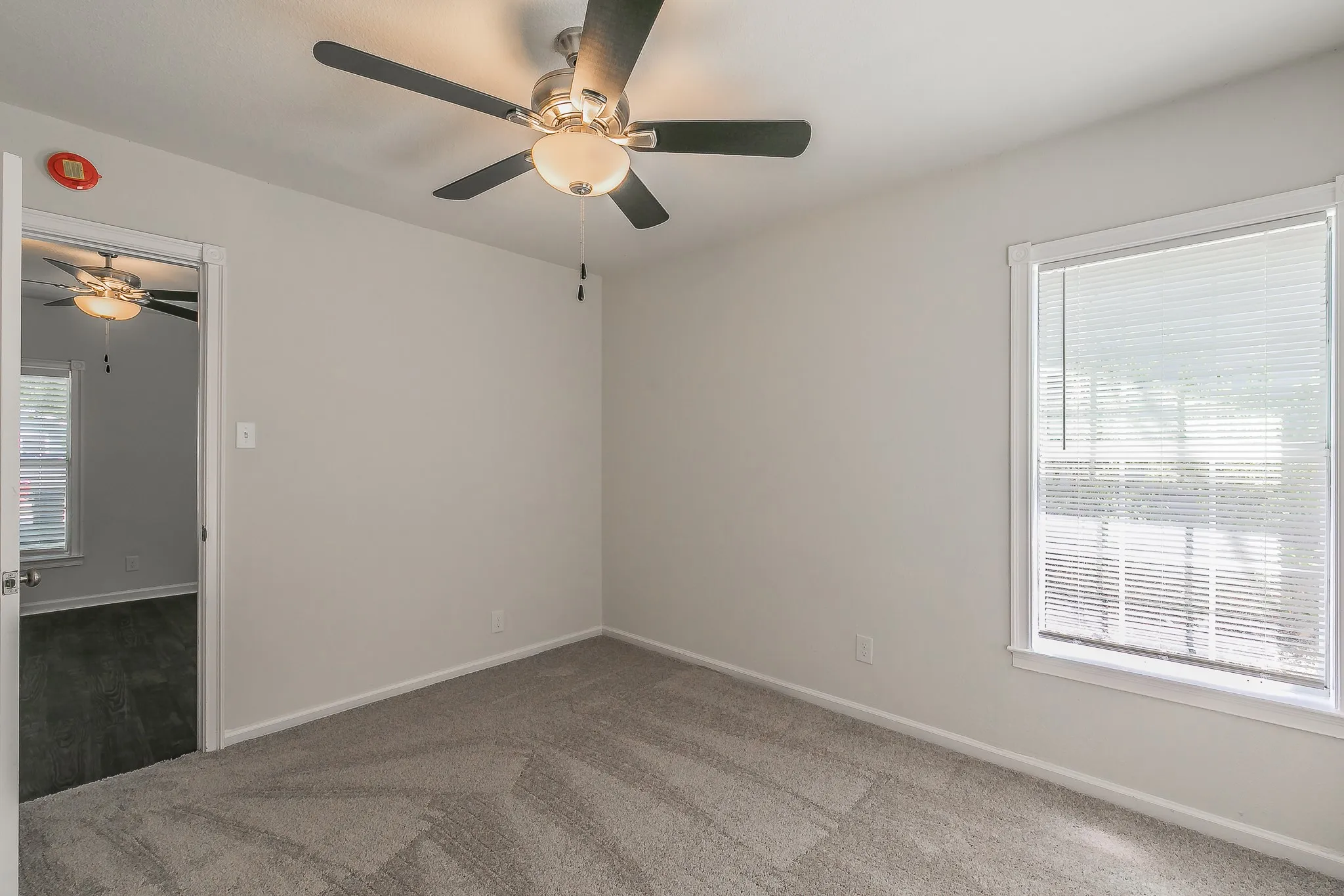 Single Family Residence For Sale in Tarrant County , 5729 Wellesley Avenue, Fort Worth, Texas 76107, 3 Bedroom, 1 Bathroom, Garage spaces, 912 Sqft, built in 1953, mls#21365169, Real Estate Agent in Fort Worth, Homes For Sale in Tarrant county, Homes For Sale in Fort Worth, Realtor in Fort Worth Texas, Real Estate Brokerage Independent Realty Texas, Luminita Cordes Realtor
