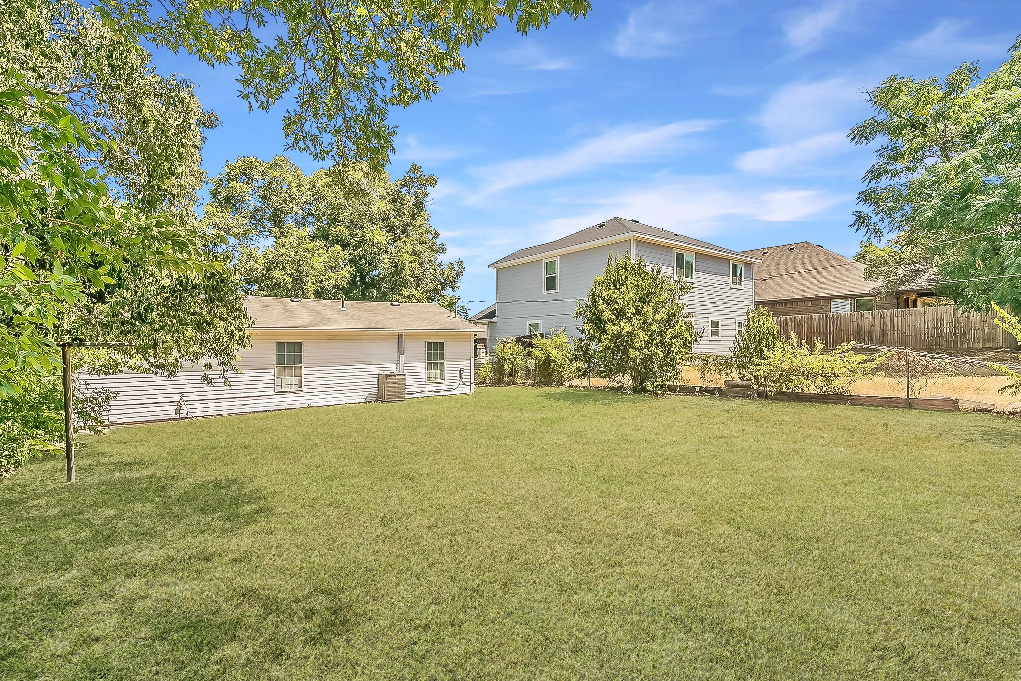 Single Family Residence For Sale in Tarrant County , 5729 Wellesley Avenue, Fort Worth, Texas 76107, 3 Bedroom, 1 Bathroom, Garage spaces, 912 Sqft, built in 1953, mls#21365169, Real Estate Agent in Fort Worth, Homes For Sale in Tarrant county, Homes For Sale in Fort Worth, Realtor in Fort Worth Texas, Real Estate Brokerage Independent Realty Texas, Luminita Cordes Realtor