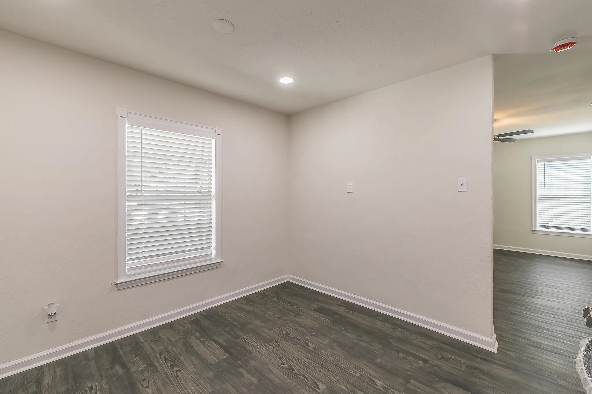 Single Family Residence For Sale in Tarrant County , 5729 Wellesley Avenue, Fort Worth, Texas 76107, 3 Bedroom, 1 Bathroom, Garage spaces, 912 Sqft, built in 1953, mls#21365169, Real Estate Agent in Fort Worth, Homes For Sale in Tarrant county, Homes For Sale in Fort Worth, Realtor in Fort Worth Texas, Real Estate Brokerage Independent Realty Texas, Luminita Cordes Realtor