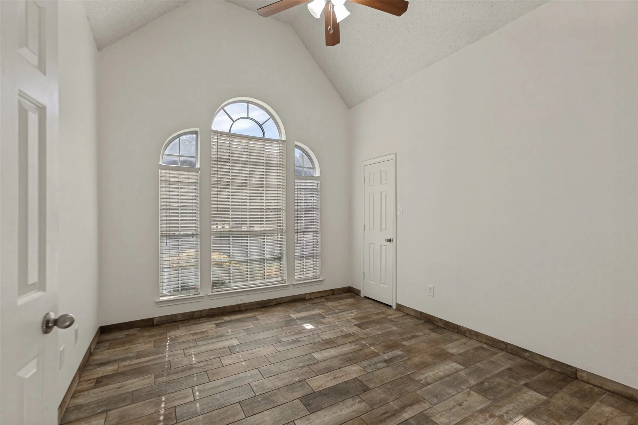 Single Family Residence For Sale in Dallas County , 2601 Ridgemeade Drive, Garland, Texas 75040, 4 Bedroom, 2 Bathroom, 2 Garage spaces, 2,045 Sqft, built in 1993, mls#21364804, Real Estate Agent in Garland, Homes For Sale in Dallas county, Homes For Sale in Garland, Realtor in Garland Texas, Real Estate Brokerage Independent Realty Texas, Luminita Cordes Realtor