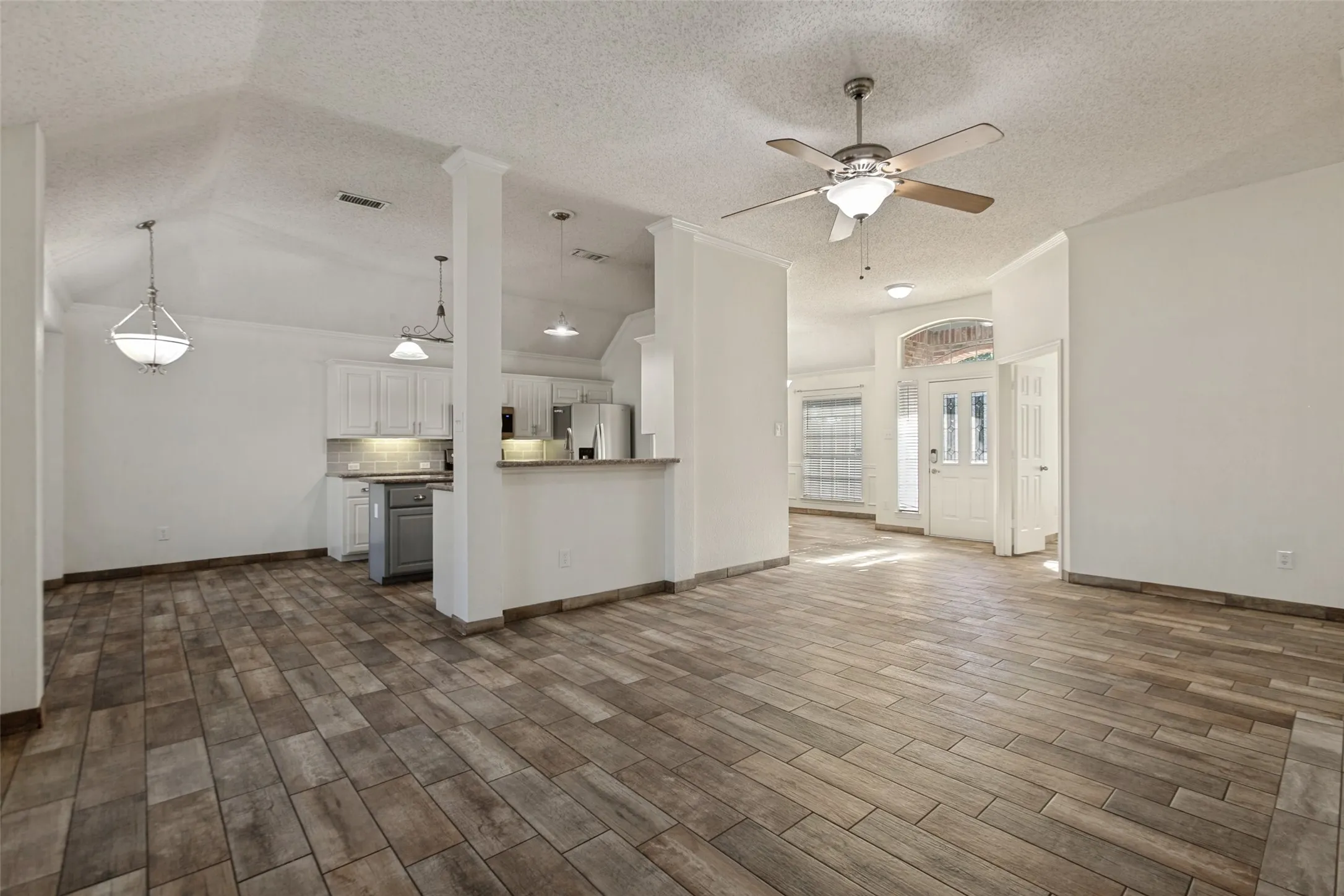 Single Family Residence For Sale in Dallas County , 2601 Ridgemeade Drive, Garland, Texas 75040, 4 Bedroom, 2 Bathroom, 2 Garage spaces, 2,045 Sqft, built in 1993, mls#21364804, Real Estate Agent in Garland, Homes For Sale in Dallas county, Homes For Sale in Garland, Realtor in Garland Texas, Real Estate Brokerage Independent Realty Texas, Luminita Cordes Realtor