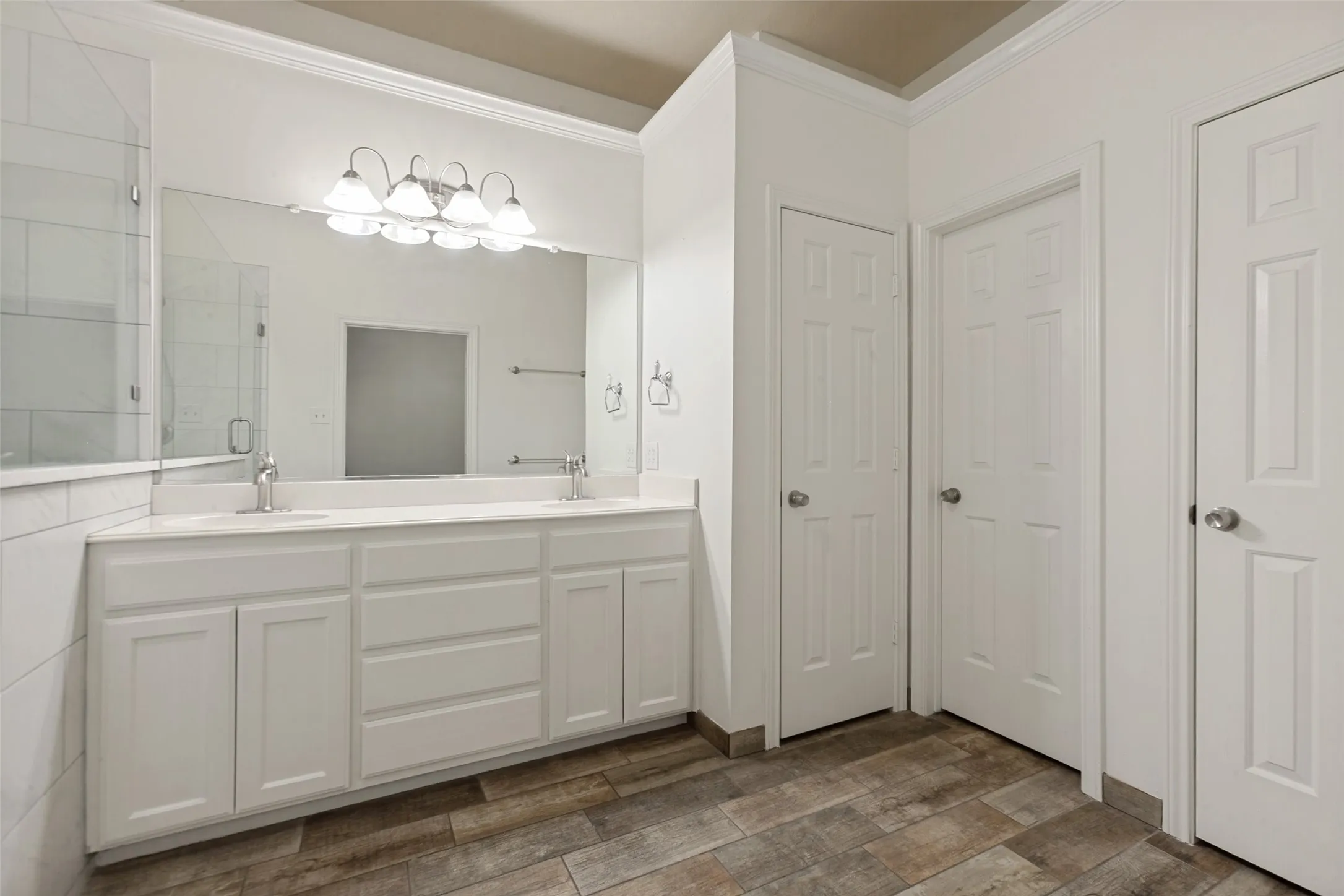 Single Family Residence For Sale in Dallas County , 2601 Ridgemeade Drive, Garland, Texas 75040, 4 Bedroom, 2 Bathroom, 2 Garage spaces, 2,045 Sqft, built in 1993, mls#21364804, Real Estate Agent in Garland, Homes For Sale in Dallas county, Homes For Sale in Garland, Realtor in Garland Texas, Real Estate Brokerage Independent Realty Texas, Luminita Cordes Realtor