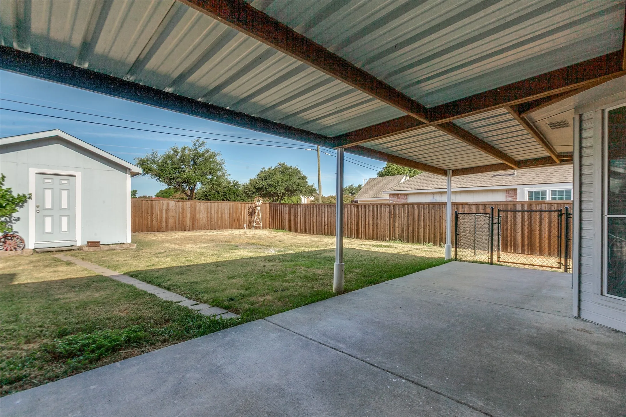 Single Family Residence For Sale in Dallas County , 2601 Ridgemeade Drive, Garland, Texas 75040, 4 Bedroom, 2 Bathroom, 2 Garage spaces, 2,045 Sqft, built in 1993, mls#21364804, Real Estate Agent in Garland, Homes For Sale in Dallas county, Homes For Sale in Garland, Realtor in Garland Texas, Real Estate Brokerage Independent Realty Texas, Luminita Cordes Realtor