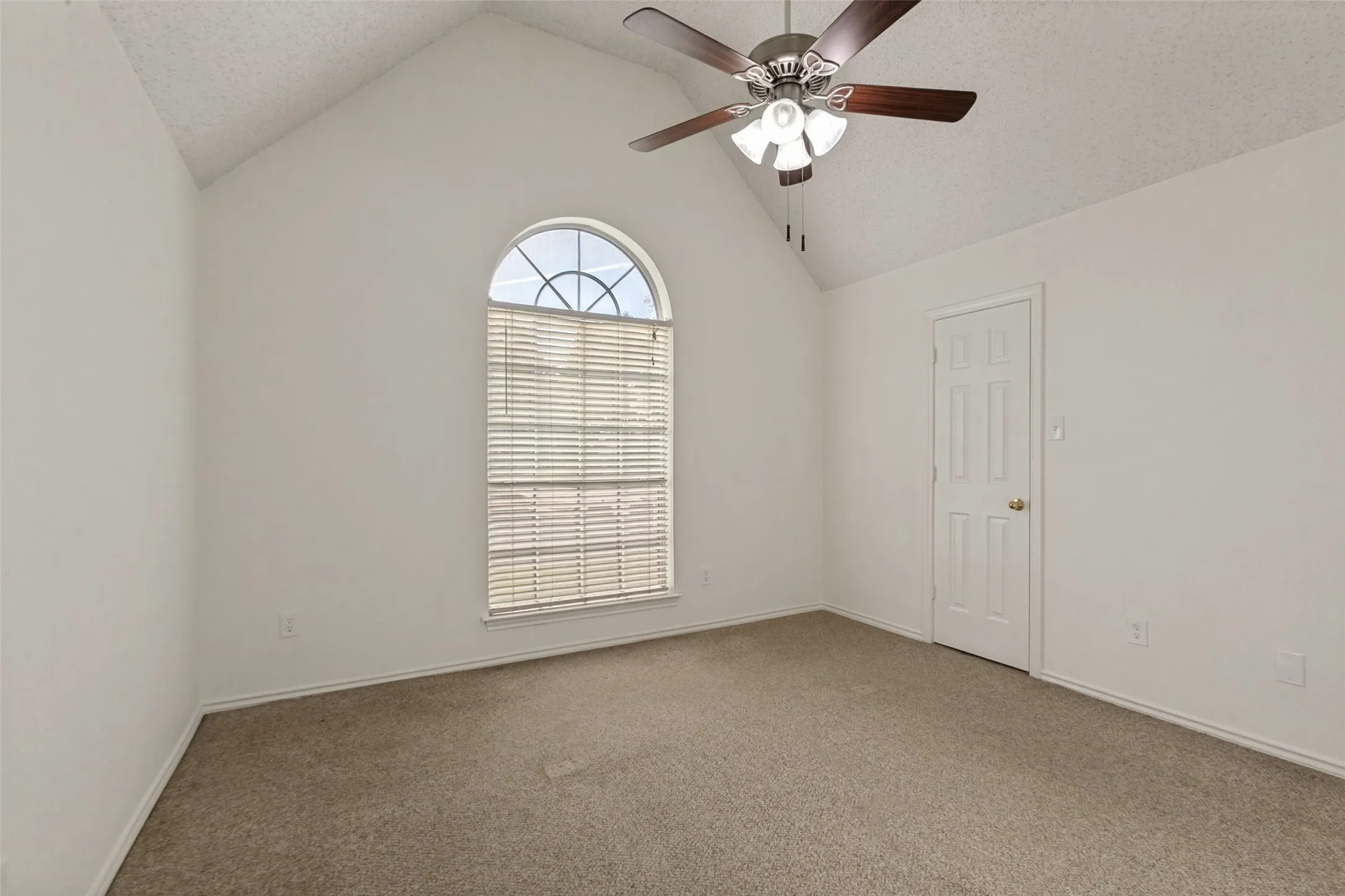 Single Family Residence For Sale in Dallas County , 2601 Ridgemeade Drive, Garland, Texas 75040, 4 Bedroom, 2 Bathroom, 2 Garage spaces, 2,045 Sqft, built in 1993, mls#21364804, Real Estate Agent in Garland, Homes For Sale in Dallas county, Homes For Sale in Garland, Realtor in Garland Texas, Real Estate Brokerage Independent Realty Texas, Luminita Cordes Realtor