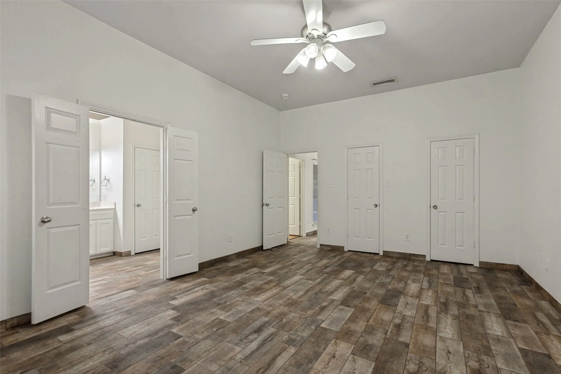 Single Family Residence For Sale in Dallas County , 2601 Ridgemeade Drive, Garland, Texas 75040, 4 Bedroom, 2 Bathroom, 2 Garage spaces, 2,045 Sqft, built in 1993, mls#21364804, Real Estate Agent in Garland, Homes For Sale in Dallas county, Homes For Sale in Garland, Realtor in Garland Texas, Real Estate Brokerage Independent Realty Texas, Luminita Cordes Realtor