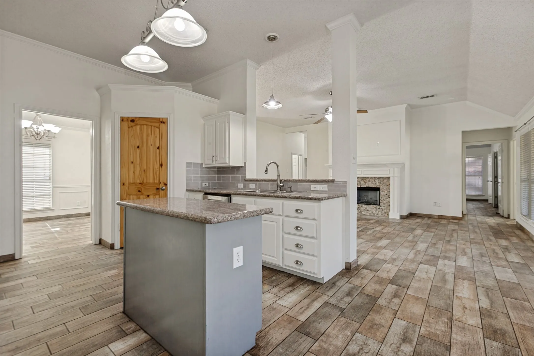 Single Family Residence For Sale in Dallas County , 2601 Ridgemeade Drive, Garland, Texas 75040, 4 Bedroom, 2 Bathroom, 2 Garage spaces, 2,045 Sqft, built in 1993, mls#21364804, Real Estate Agent in Garland, Homes For Sale in Dallas county, Homes For Sale in Garland, Realtor in Garland Texas, Real Estate Brokerage Independent Realty Texas, Luminita Cordes Realtor