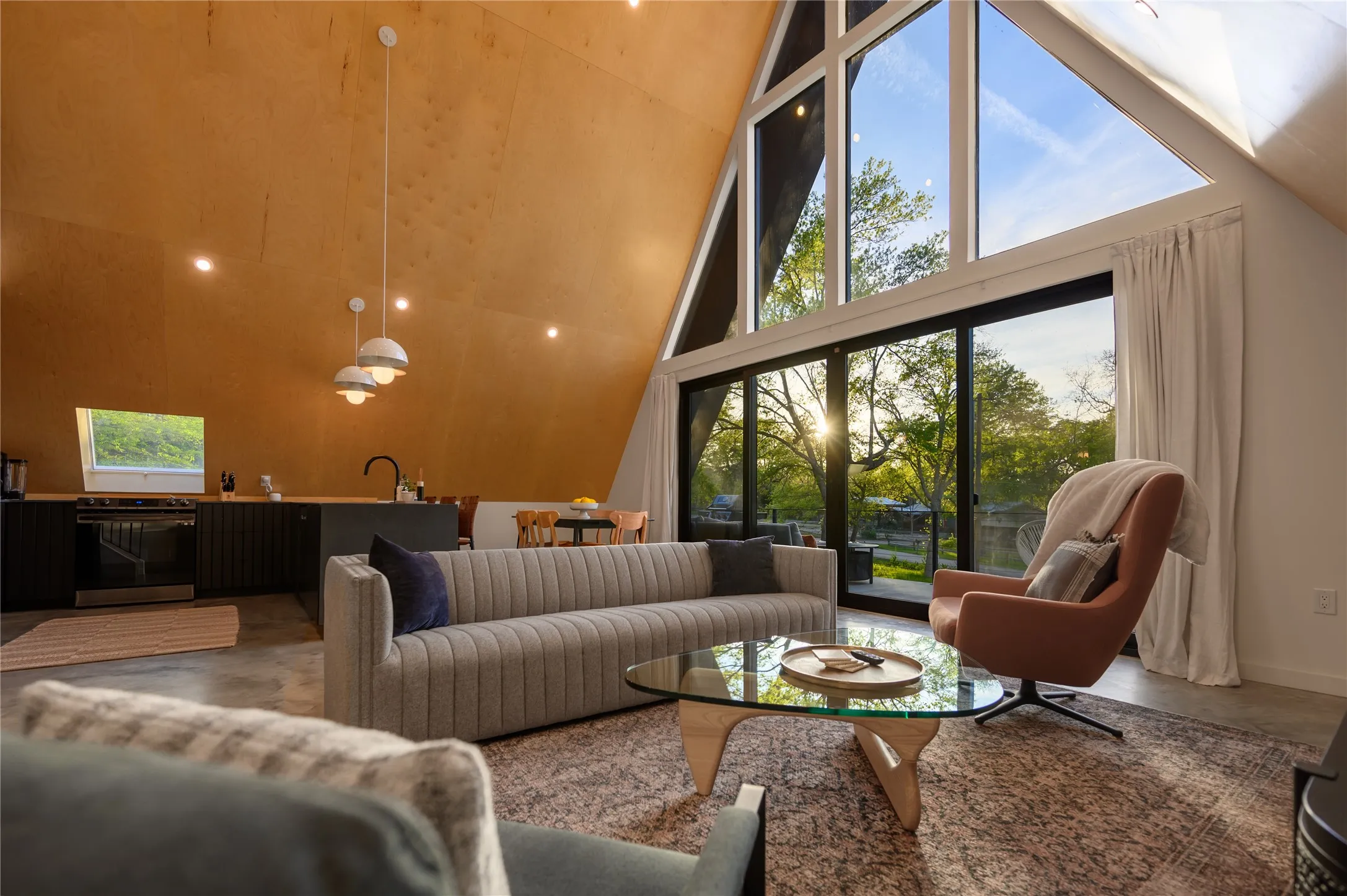Open floor plan - Living room, kitchen and dining area