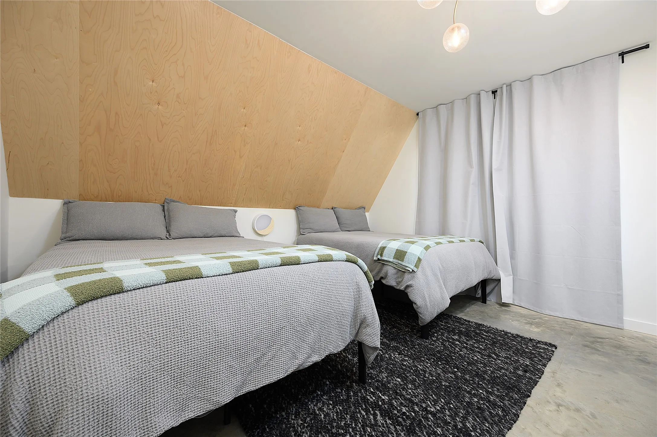 3rd bedroom, downstairs large room with closet