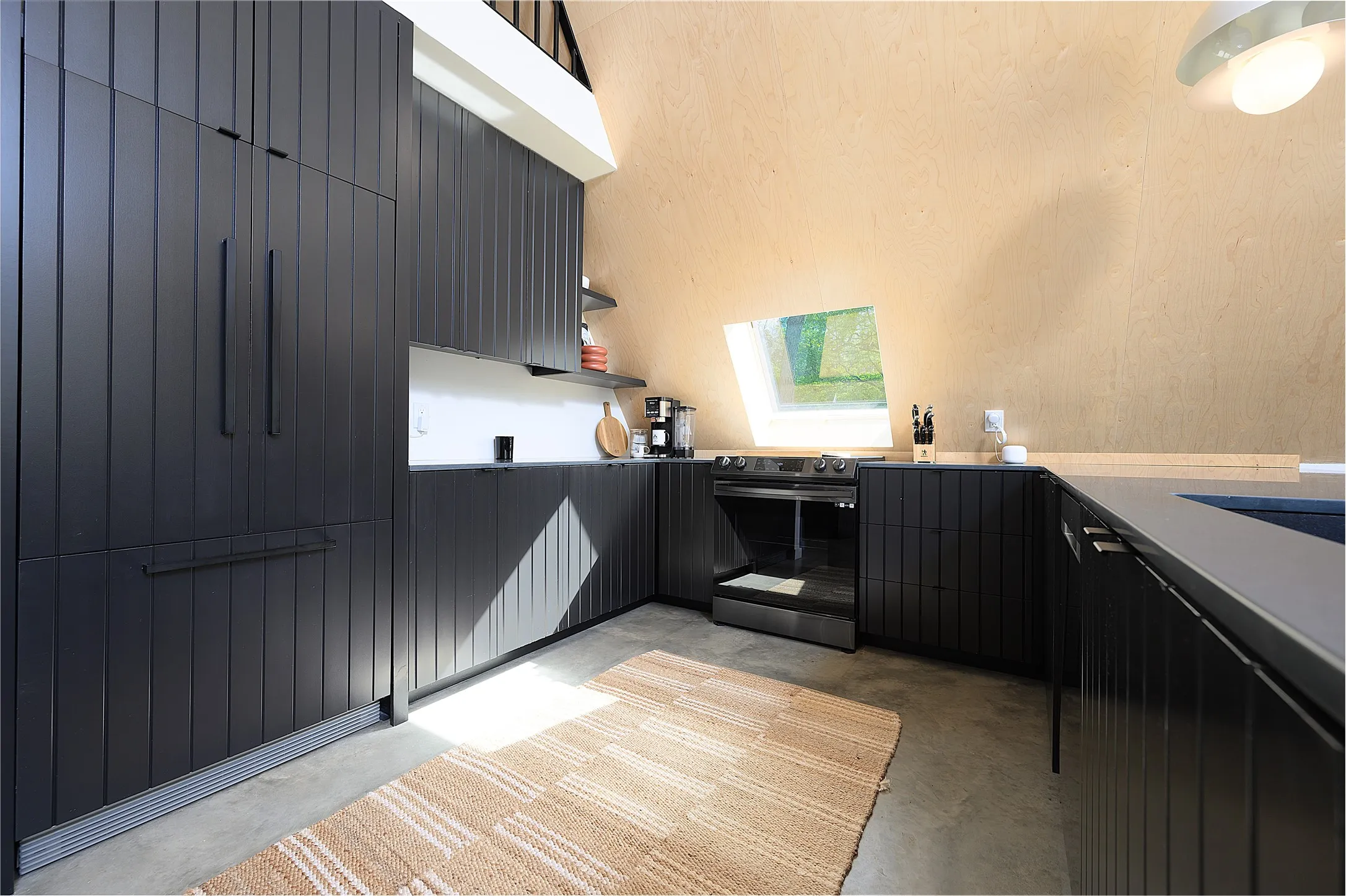Built-in fridge, lots of storage and natural lighting