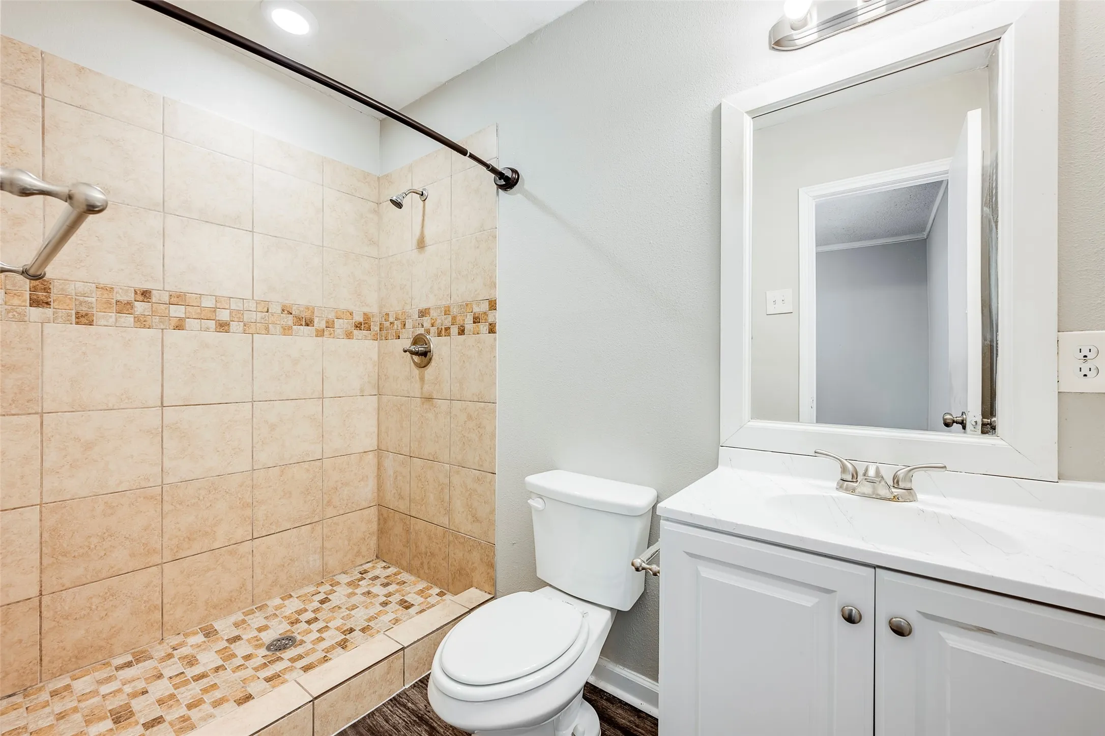 Single Family Residence For Sale in Tarrant County , 601 Biggs Terrace, Arlington, Texas 76010, 3 Bedroom, 2 Bathroom, 1 Garage spaces, 1,131 Sqft, built in 1954, mls#21363692, Real Estate Agent in Arlington, Homes For Sale in Tarrant county, Homes For Sale in Arlington, Realtor in Arlington Texas, Real Estate Brokerage Independent Realty Texas, Luminita Cordes Realtor
