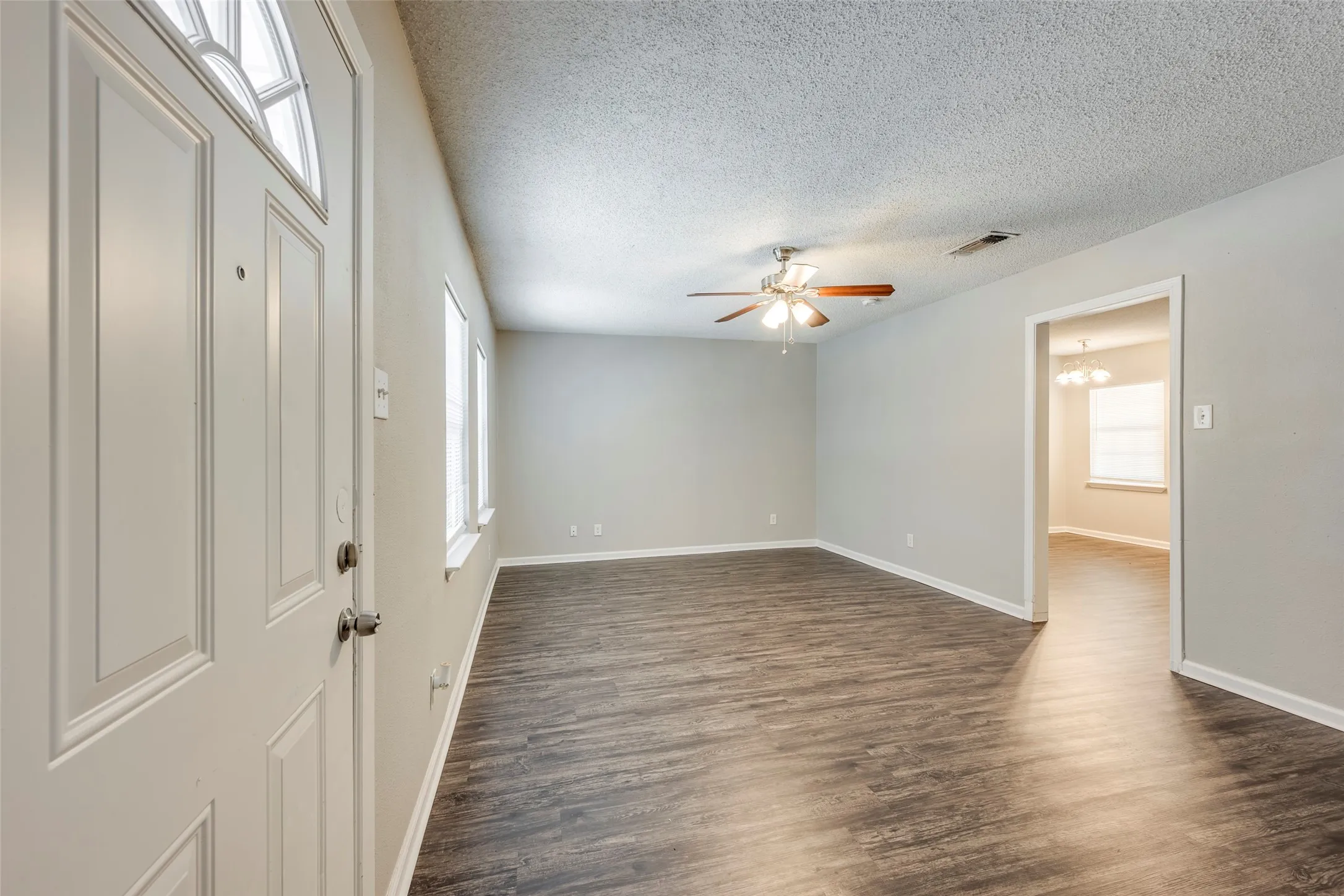 Single Family Residence For Sale in Tarrant County , 601 Biggs Terrace, Arlington, Texas 76010, 3 Bedroom, 2 Bathroom, 1 Garage spaces, 1,131 Sqft, built in 1954, mls#21363692, Real Estate Agent in Arlington, Homes For Sale in Tarrant county, Homes For Sale in Arlington, Realtor in Arlington Texas, Real Estate Brokerage Independent Realty Texas, Luminita Cordes Realtor