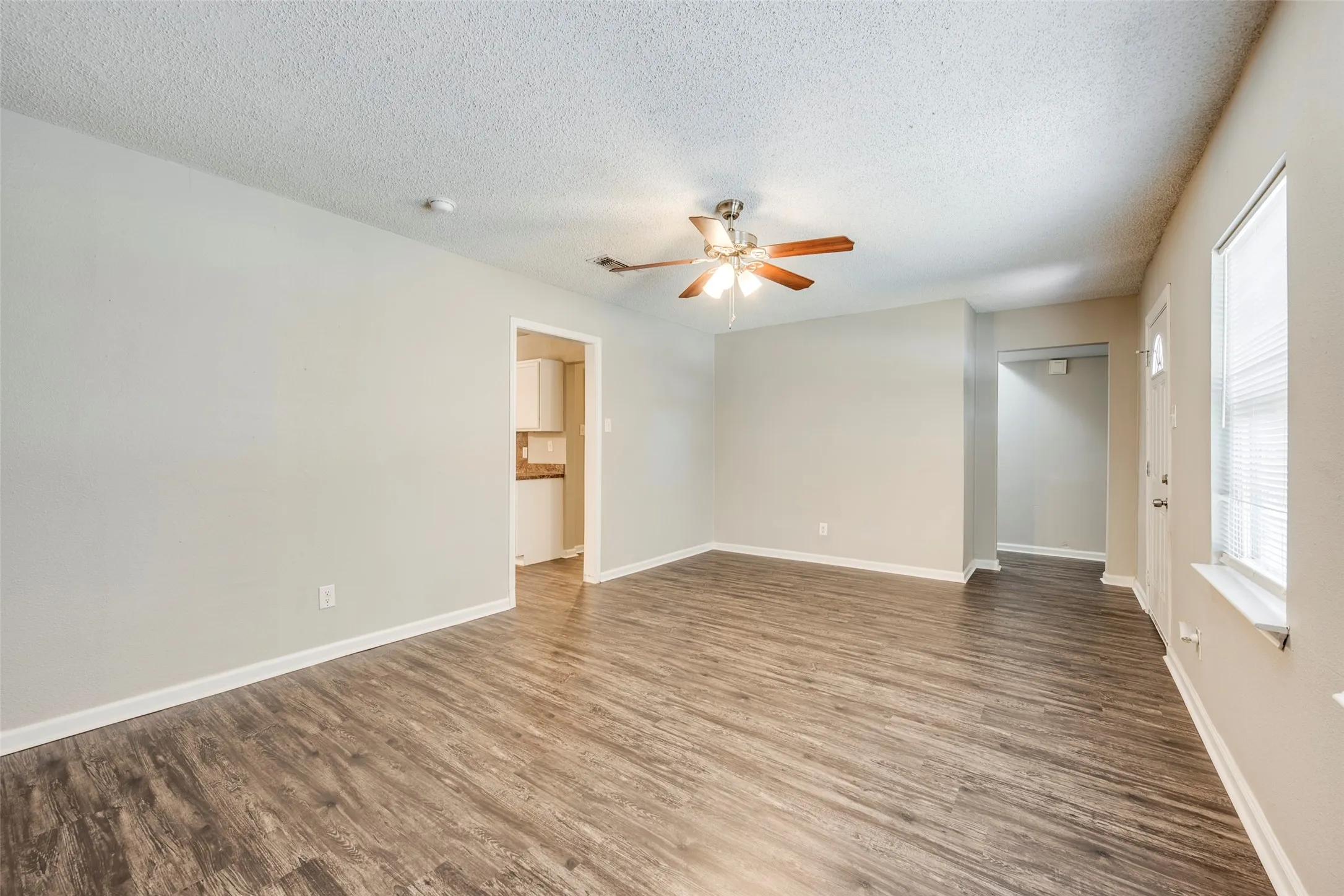 Single Family Residence For Sale in Tarrant County , 601 Biggs Terrace, Arlington, Texas 76010, 3 Bedroom, 2 Bathroom, 1 Garage spaces, 1,131 Sqft, built in 1954, mls#21363692, Real Estate Agent in Arlington, Homes For Sale in Tarrant county, Homes For Sale in Arlington, Realtor in Arlington Texas, Real Estate Brokerage Independent Realty Texas, Luminita Cordes Realtor