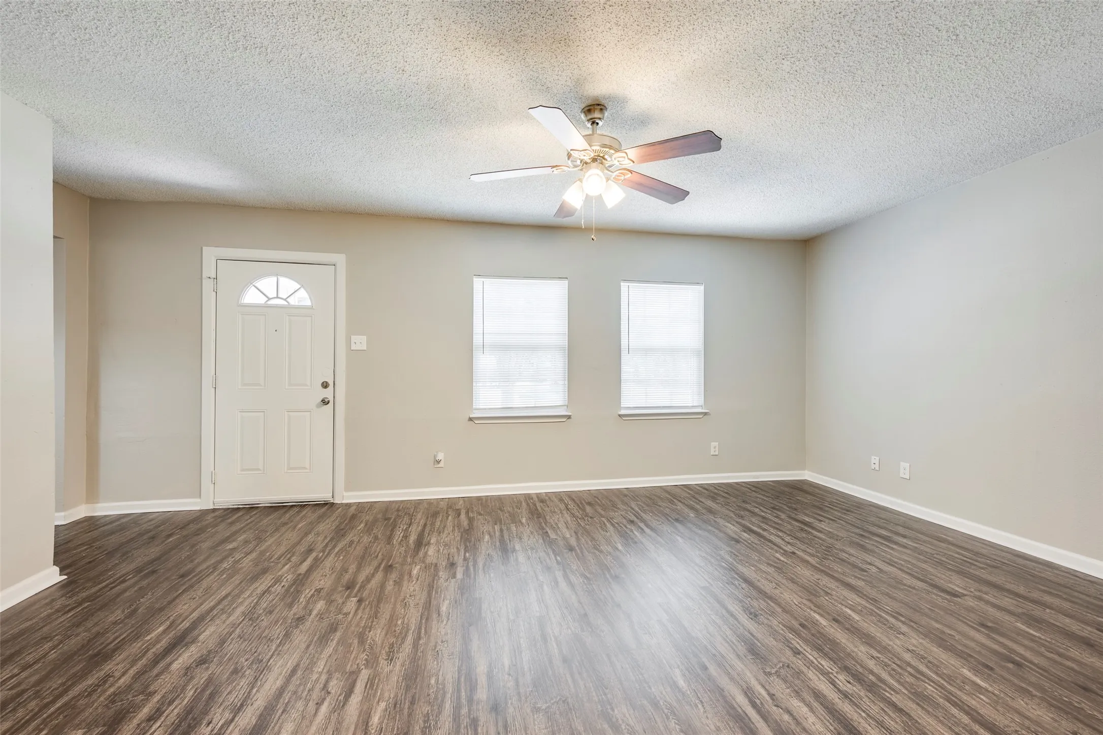 Single Family Residence For Sale in Tarrant County , 601 Biggs Terrace, Arlington, Texas 76010, 3 Bedroom, 2 Bathroom, 1 Garage spaces, 1,131 Sqft, built in 1954, mls#21363692, Real Estate Agent in Arlington, Homes For Sale in Tarrant county, Homes For Sale in Arlington, Realtor in Arlington Texas, Real Estate Brokerage Independent Realty Texas, Luminita Cordes Realtor