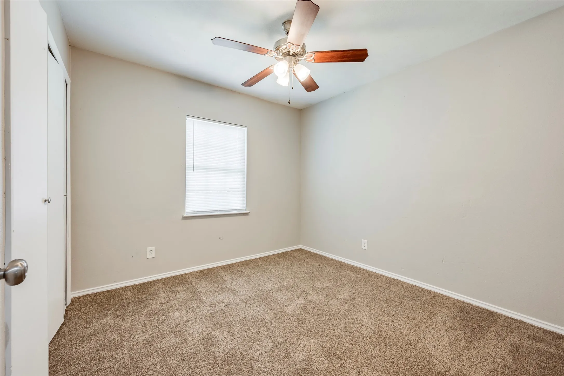 Single Family Residence For Sale in Tarrant County , 601 Biggs Terrace, Arlington, Texas 76010, 3 Bedroom, 2 Bathroom, 1 Garage spaces, 1,131 Sqft, built in 1954, mls#21363692, Real Estate Agent in Arlington, Homes For Sale in Tarrant county, Homes For Sale in Arlington, Realtor in Arlington Texas, Real Estate Brokerage Independent Realty Texas, Luminita Cordes Realtor