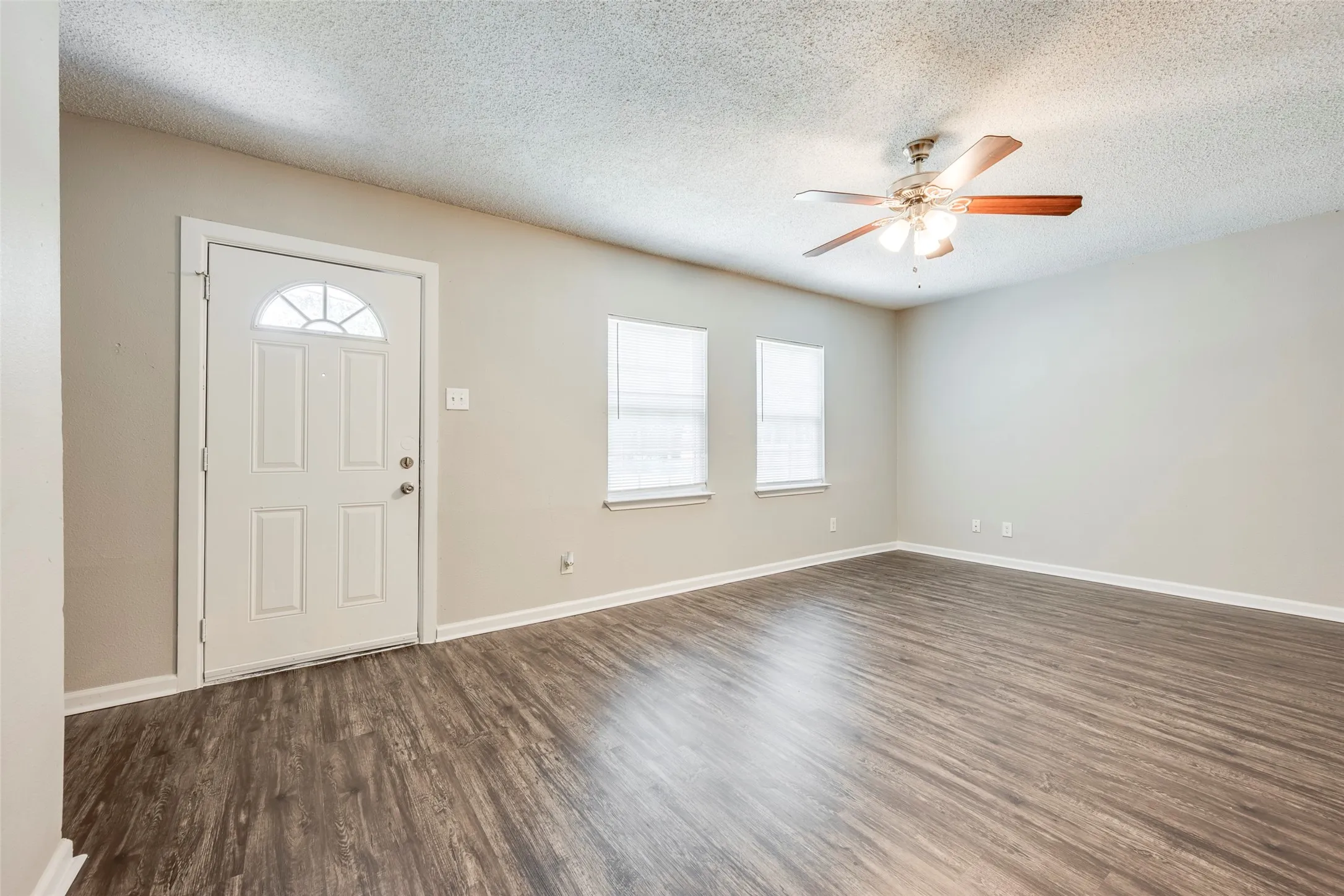 Single Family Residence For Sale in Tarrant County , 601 Biggs Terrace, Arlington, Texas 76010, 3 Bedroom, 2 Bathroom, 1 Garage spaces, 1,131 Sqft, built in 1954, mls#21363692, Real Estate Agent in Arlington, Homes For Sale in Tarrant county, Homes For Sale in Arlington, Realtor in Arlington Texas, Real Estate Brokerage Independent Realty Texas, Luminita Cordes Realtor
