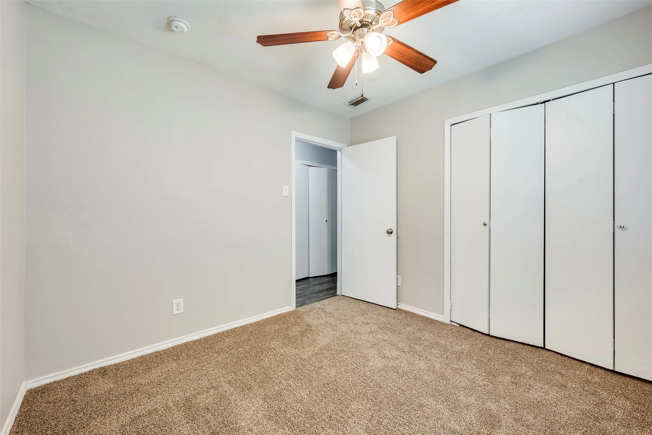 Single Family Residence For Sale in Tarrant County , 601 Biggs Terrace, Arlington, Texas 76010, 3 Bedroom, 2 Bathroom, 1 Garage spaces, 1,131 Sqft, built in 1954, mls#21363692, Real Estate Agent in Arlington, Homes For Sale in Tarrant county, Homes For Sale in Arlington, Realtor in Arlington Texas, Real Estate Brokerage Independent Realty Texas, Luminita Cordes Realtor