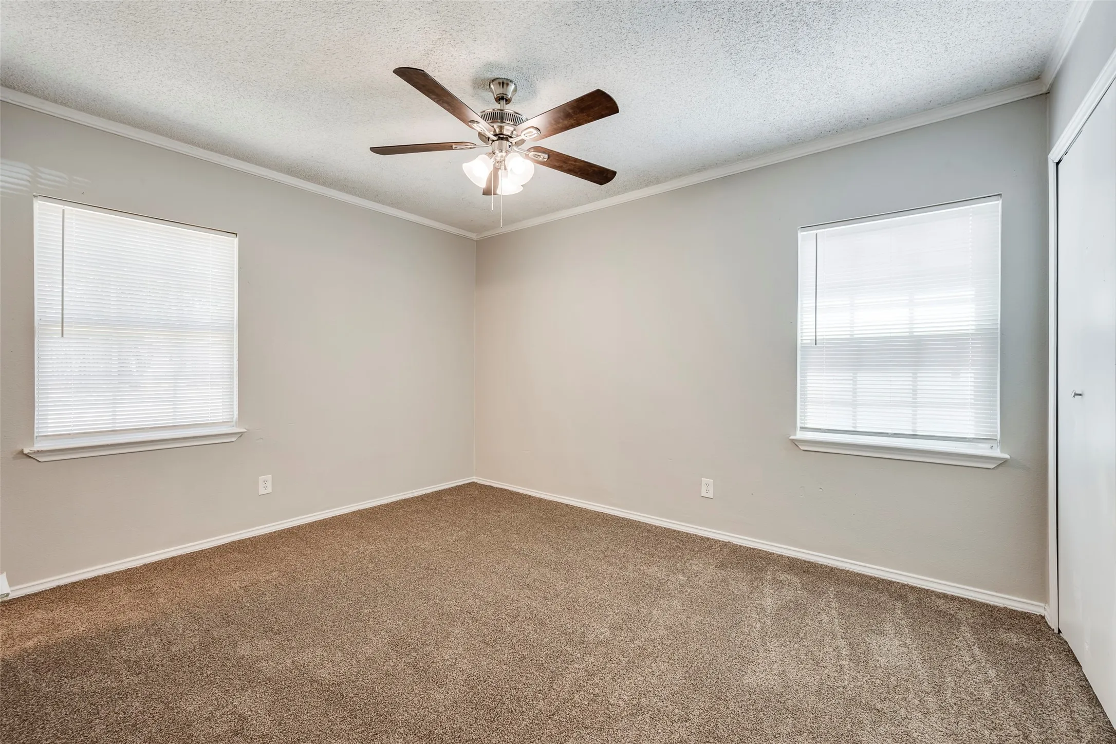 Single Family Residence For Sale in Tarrant County , 601 Biggs Terrace, Arlington, Texas 76010, 3 Bedroom, 2 Bathroom, 1 Garage spaces, 1,131 Sqft, built in 1954, mls#21363692, Real Estate Agent in Arlington, Homes For Sale in Tarrant county, Homes For Sale in Arlington, Realtor in Arlington Texas, Real Estate Brokerage Independent Realty Texas, Luminita Cordes Realtor