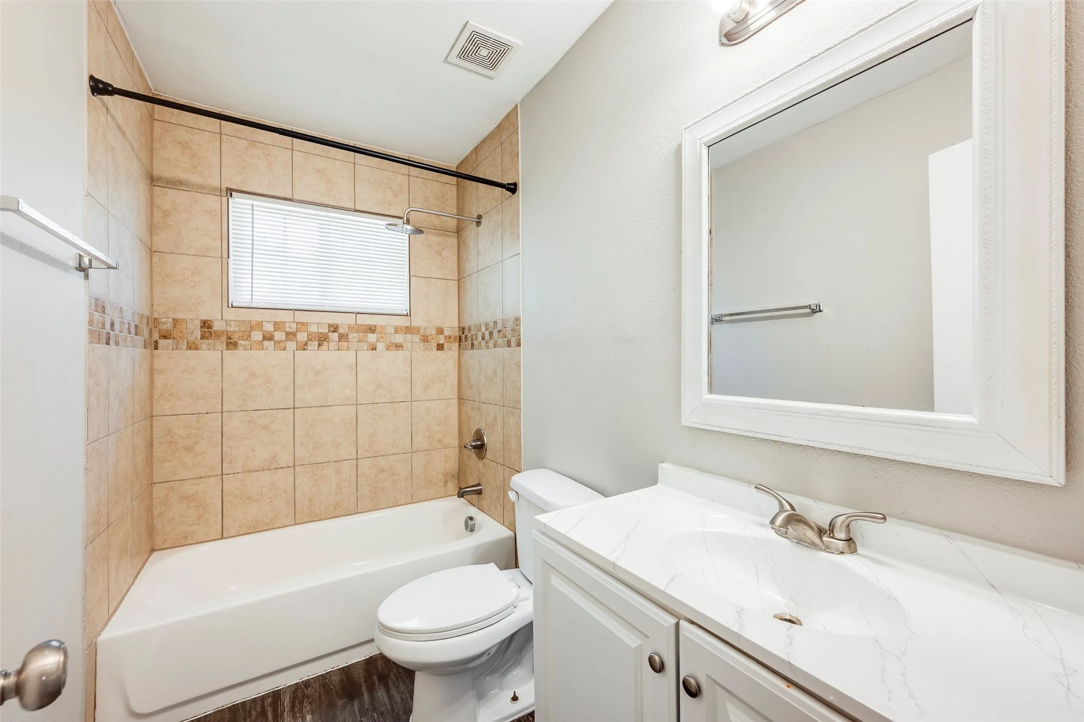 Single Family Residence For Sale in Tarrant County , 601 Biggs Terrace, Arlington, Texas 76010, 3 Bedroom, 2 Bathroom, 1 Garage spaces, 1,131 Sqft, built in 1954, mls#21363692, Real Estate Agent in Arlington, Homes For Sale in Tarrant county, Homes For Sale in Arlington, Realtor in Arlington Texas, Real Estate Brokerage Independent Realty Texas, Luminita Cordes Realtor