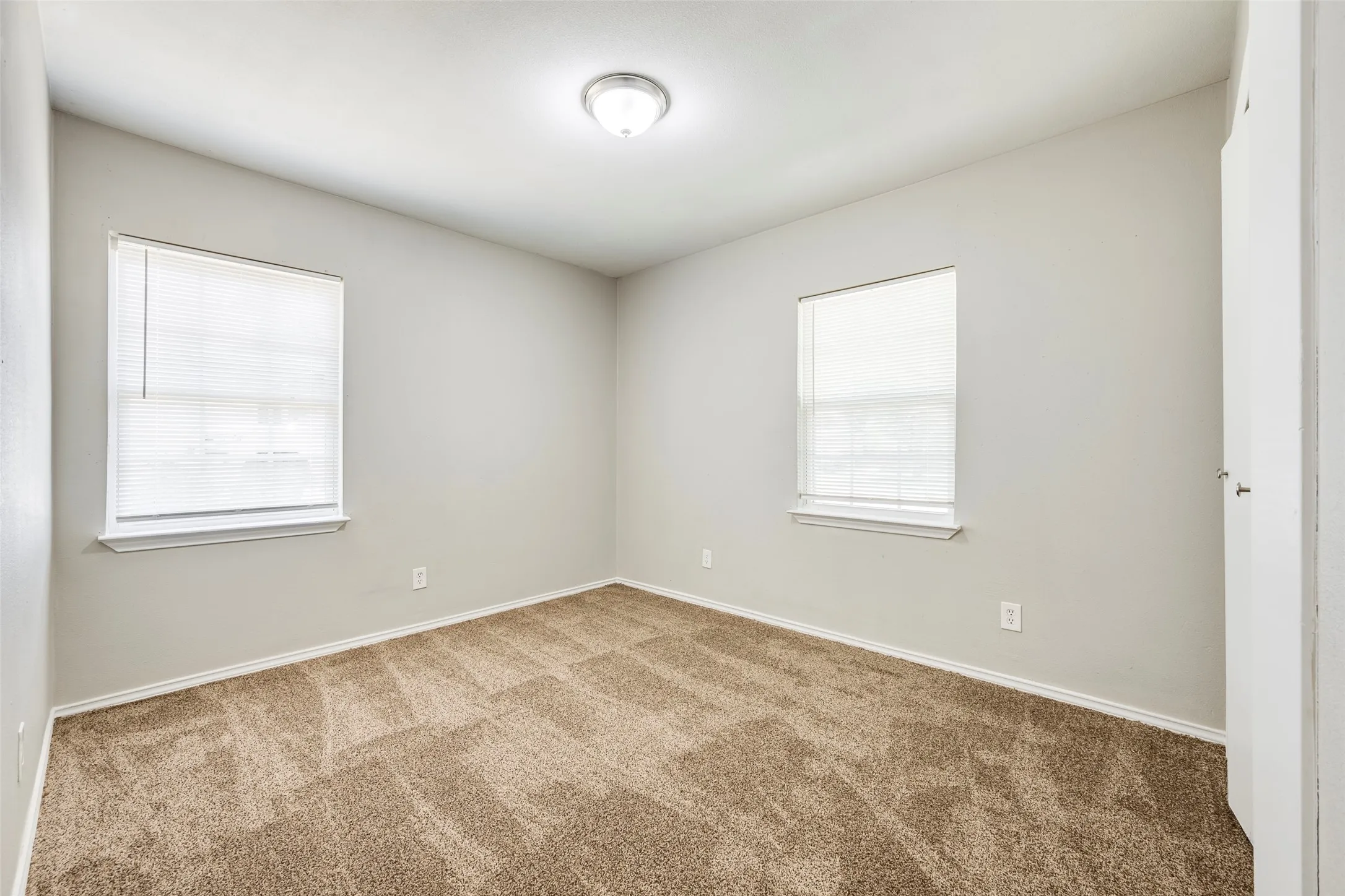 Single Family Residence For Sale in Tarrant County , 601 Biggs Terrace, Arlington, Texas 76010, 3 Bedroom, 2 Bathroom, 1 Garage spaces, 1,131 Sqft, built in 1954, mls#21363692, Real Estate Agent in Arlington, Homes For Sale in Tarrant county, Homes For Sale in Arlington, Realtor in Arlington Texas, Real Estate Brokerage Independent Realty Texas, Luminita Cordes Realtor