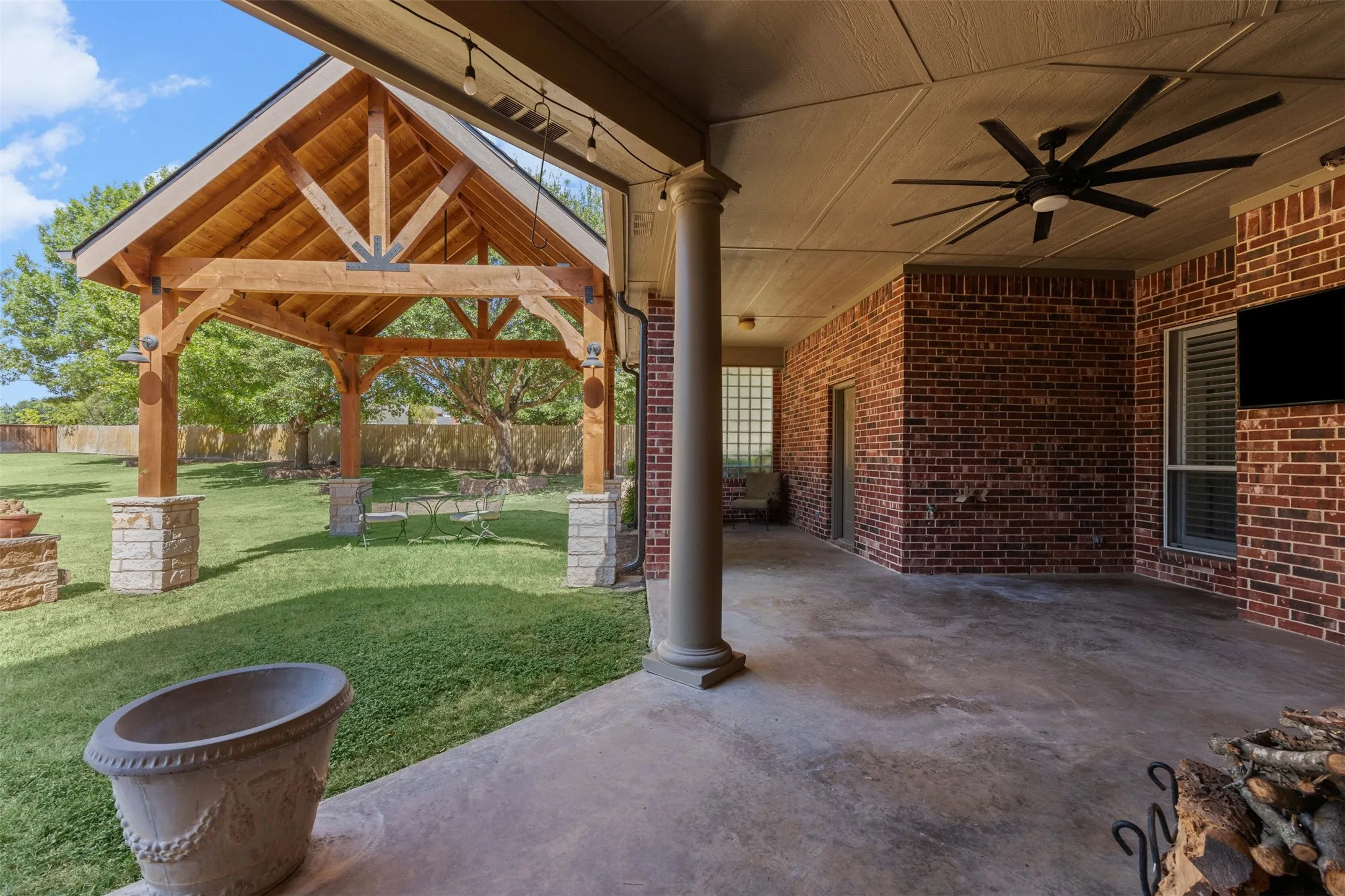Single Family Residence For Sale in Ellis County , 441 Country Ridge Lane, Red Oak, Texas 75154, 4 Bedroom, 4 Bathroom, 3 Garage spaces, 3,625 Sqft, built in 1997, mls#21362789, Real Estate Agent in Red Oak, Homes For Sale in Ellis county, Homes For Sale in Red Oak, Realtor in Red Oak Texas, Real Estate Brokerage Independent Realty Texas, Luminita Cordes Realtor