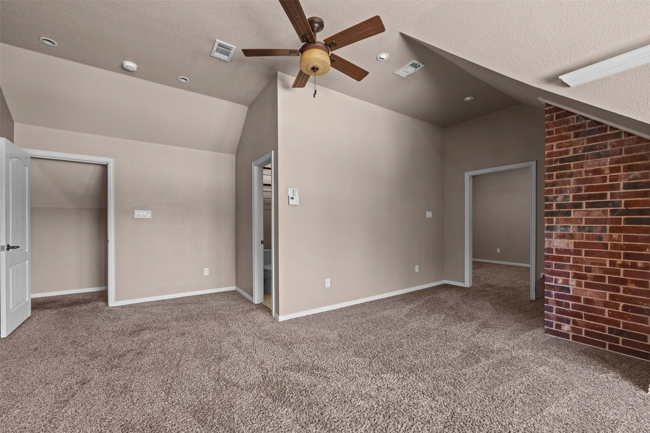 Single Family Residence For Sale in Ellis County , 441 Country Ridge Lane, Red Oak, Texas 75154, 4 Bedroom, 4 Bathroom, 3 Garage spaces, 3,625 Sqft, built in 1997, mls#21362789, Real Estate Agent in Red Oak, Homes For Sale in Ellis county, Homes For Sale in Red Oak, Realtor in Red Oak Texas, Real Estate Brokerage Independent Realty Texas, Luminita Cordes Realtor