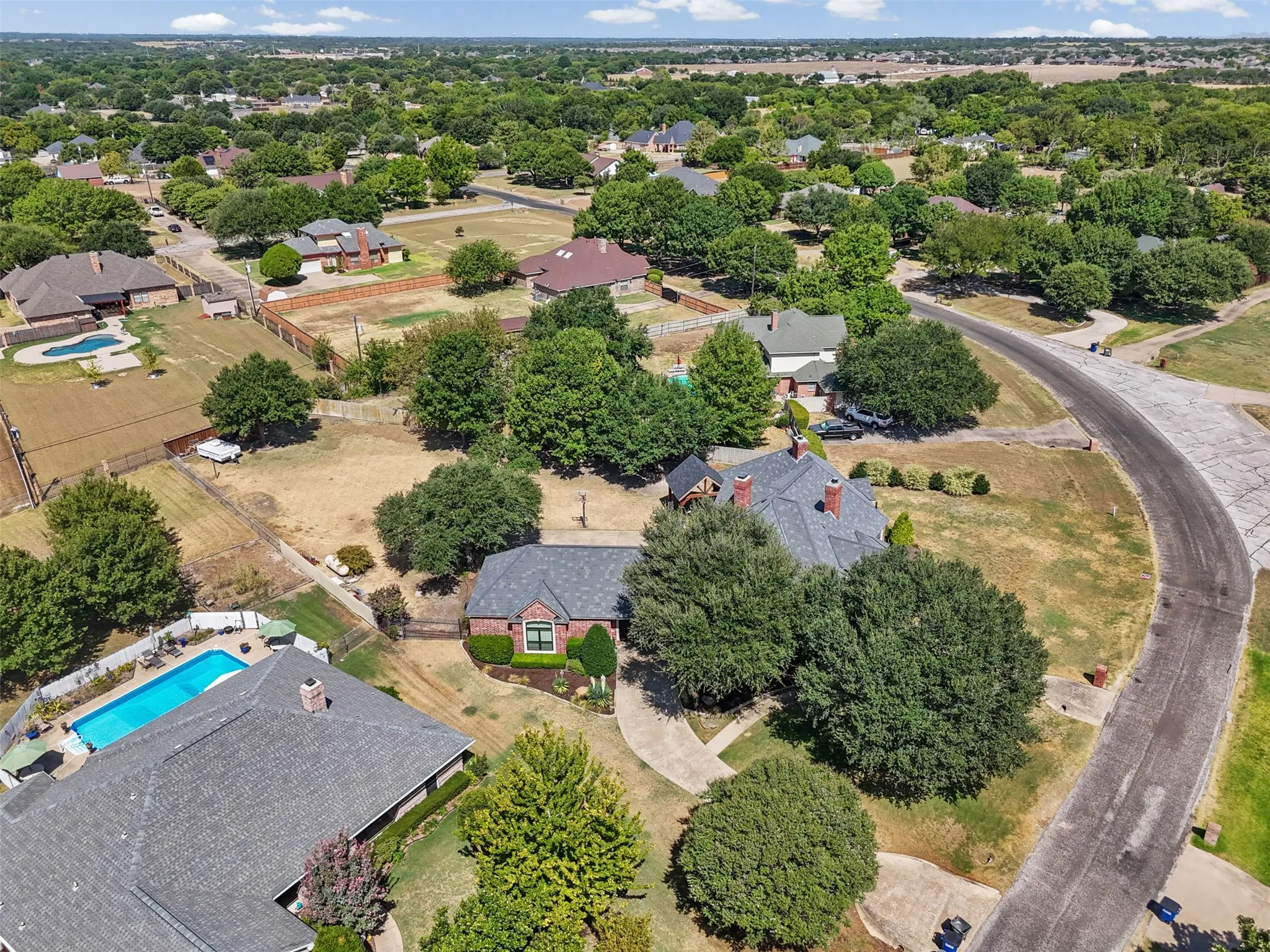 Single Family Residence For Sale in Ellis County , 441 Country Ridge Lane, Red Oak, Texas 75154, 4 Bedroom, 4 Bathroom, 3 Garage spaces, 3,625 Sqft, built in 1997, mls#21362789, Real Estate Agent in Red Oak, Homes For Sale in Ellis county, Homes For Sale in Red Oak, Realtor in Red Oak Texas, Real Estate Brokerage Independent Realty Texas, Luminita Cordes Realtor