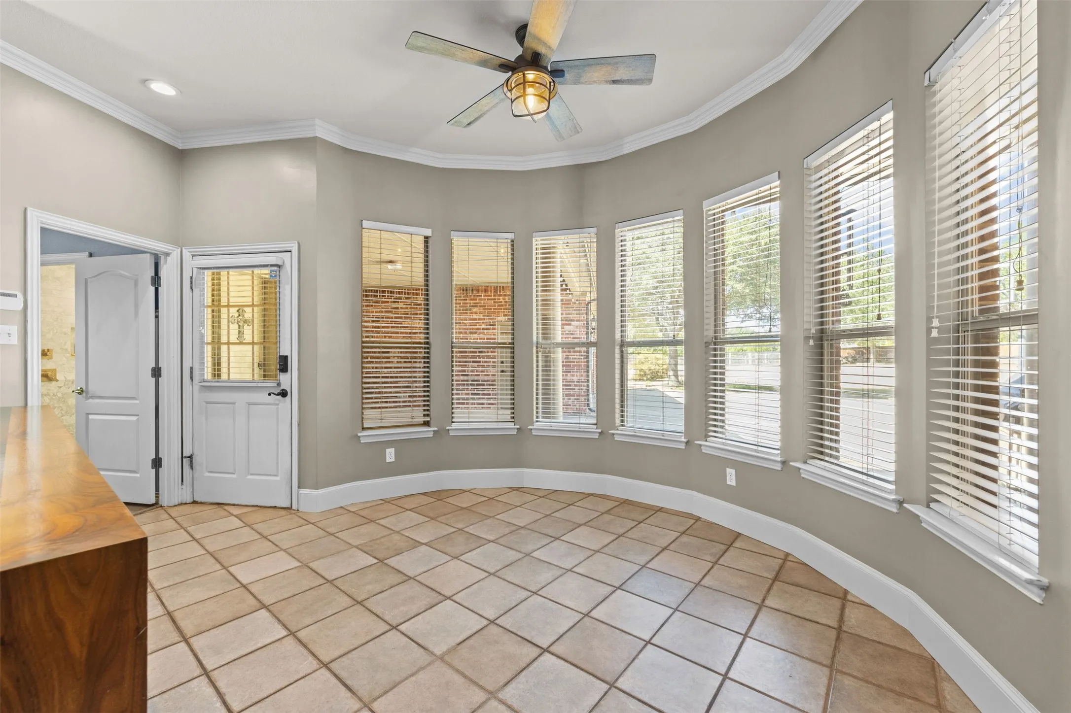 Single Family Residence For Sale in Ellis County , 441 Country Ridge Lane, Red Oak, Texas 75154, 4 Bedroom, 4 Bathroom, 3 Garage spaces, 3,625 Sqft, built in 1997, mls#21362789, Real Estate Agent in Red Oak, Homes For Sale in Ellis county, Homes For Sale in Red Oak, Realtor in Red Oak Texas, Real Estate Brokerage Independent Realty Texas, Luminita Cordes Realtor