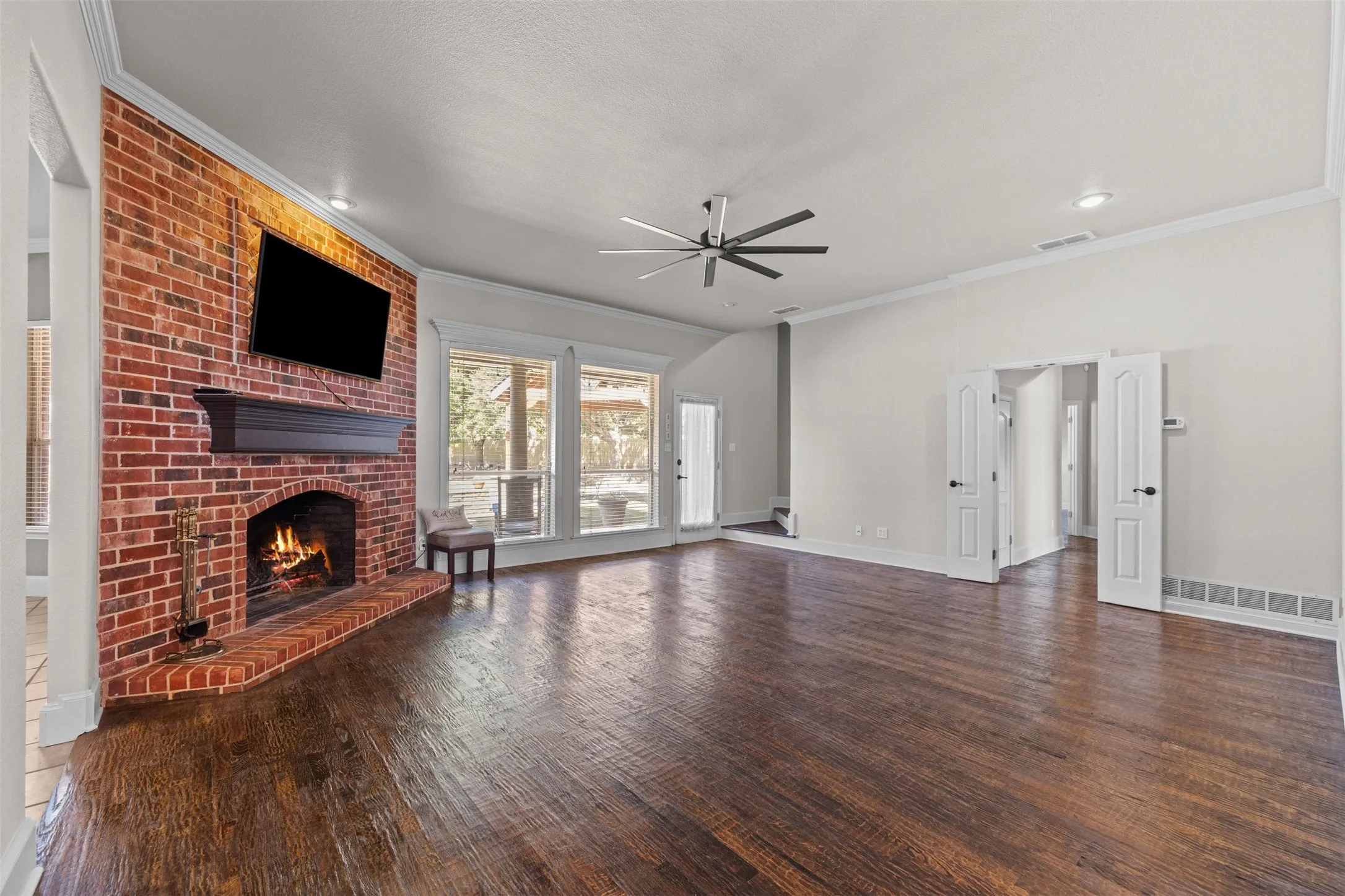 Single Family Residence For Sale in Ellis County , 441 Country Ridge Lane, Red Oak, Texas 75154, 4 Bedroom, 4 Bathroom, 3 Garage spaces, 3,625 Sqft, built in 1997, mls#21362789, Real Estate Agent in Red Oak, Homes For Sale in Ellis county, Homes For Sale in Red Oak, Realtor in Red Oak Texas, Real Estate Brokerage Independent Realty Texas, Luminita Cordes Realtor